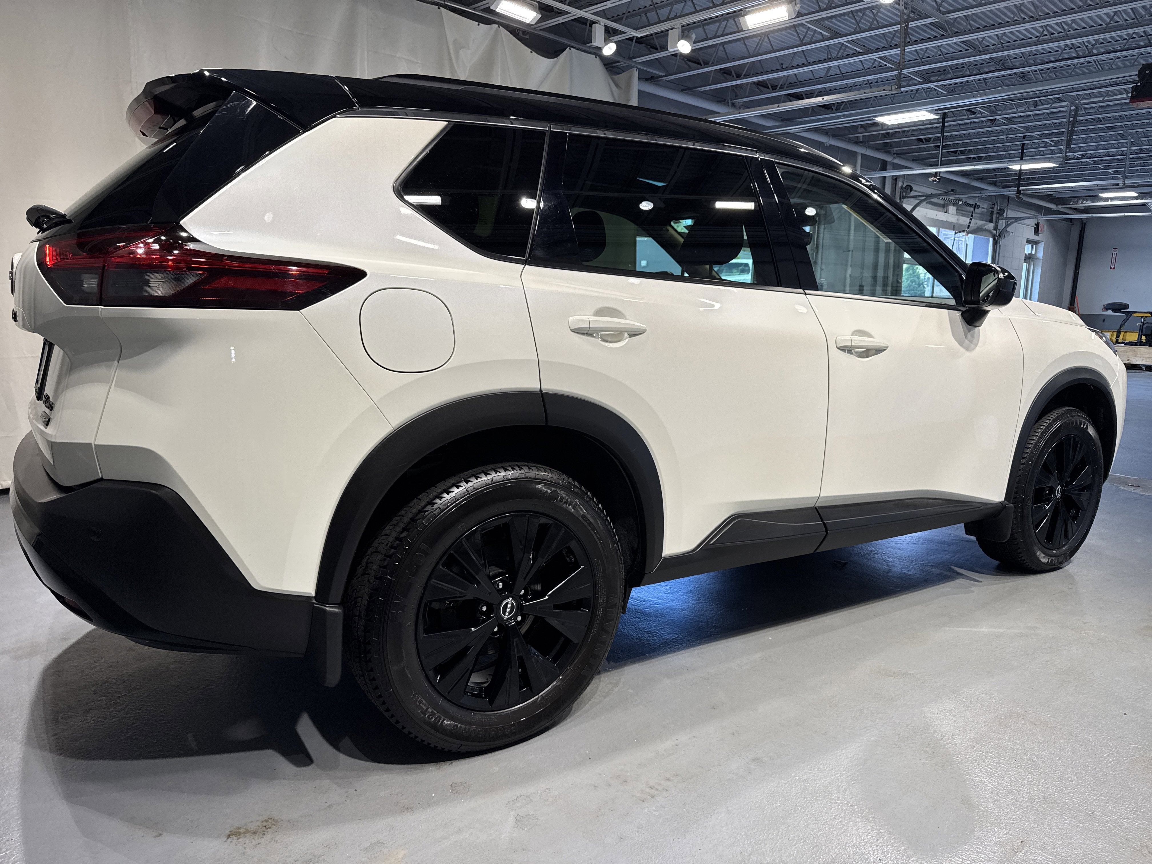 2023 Nissan Rogue SV W/Premium Package & Midnight Package