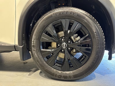 2023 Nissan Rogue SV W/Premium Package & Midnight Package