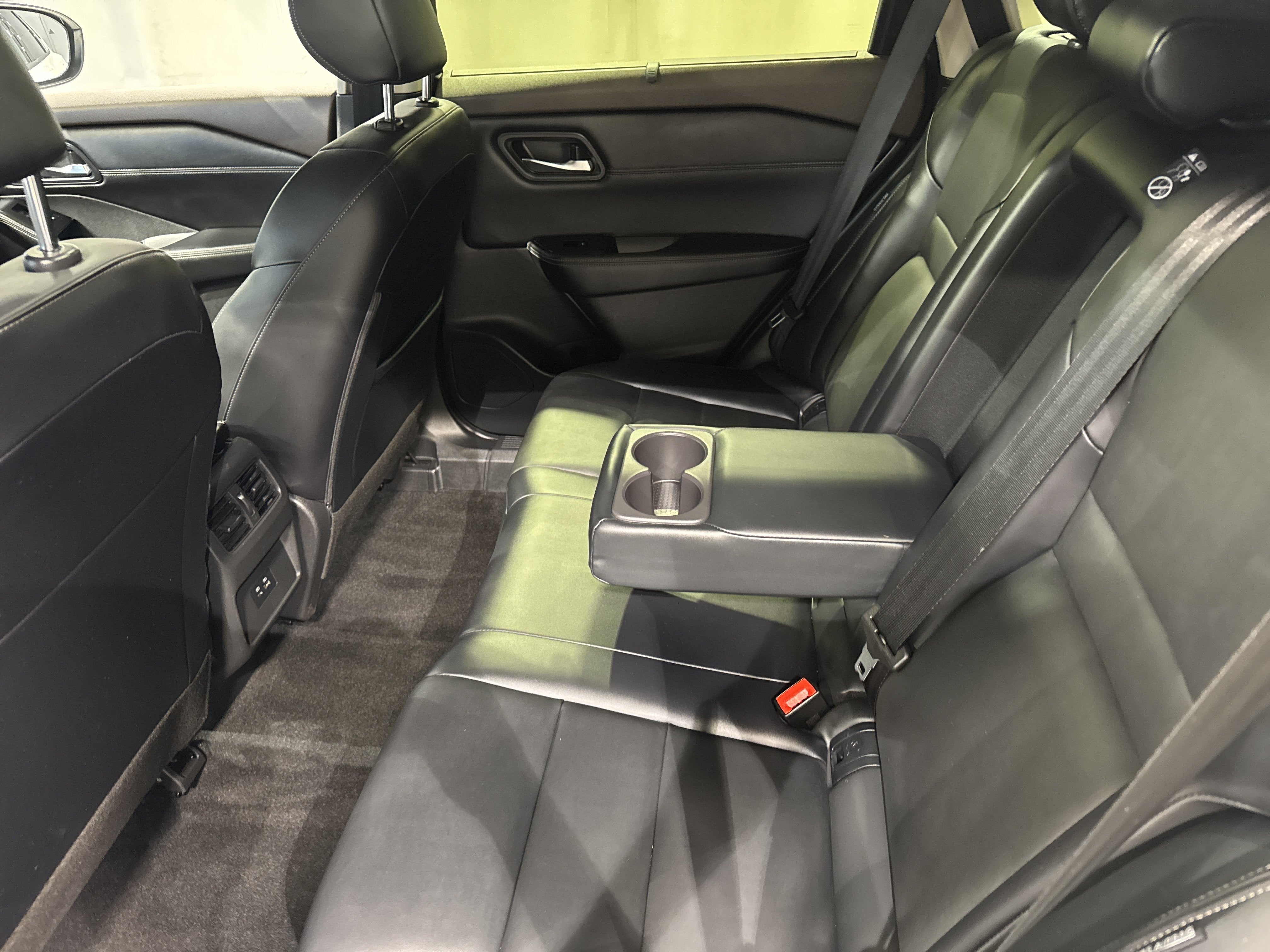 2023 Nissan Rogue SV W/Premium Package & Midnight Package