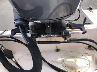 2011 GRADY WHITE 18 FISHERMAN Base
