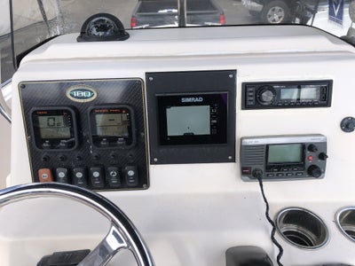 2011 GRADY WHITE 18 FISHERMAN Base