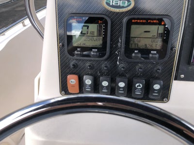 2011 GRADY WHITE 18 FISHERMAN Base