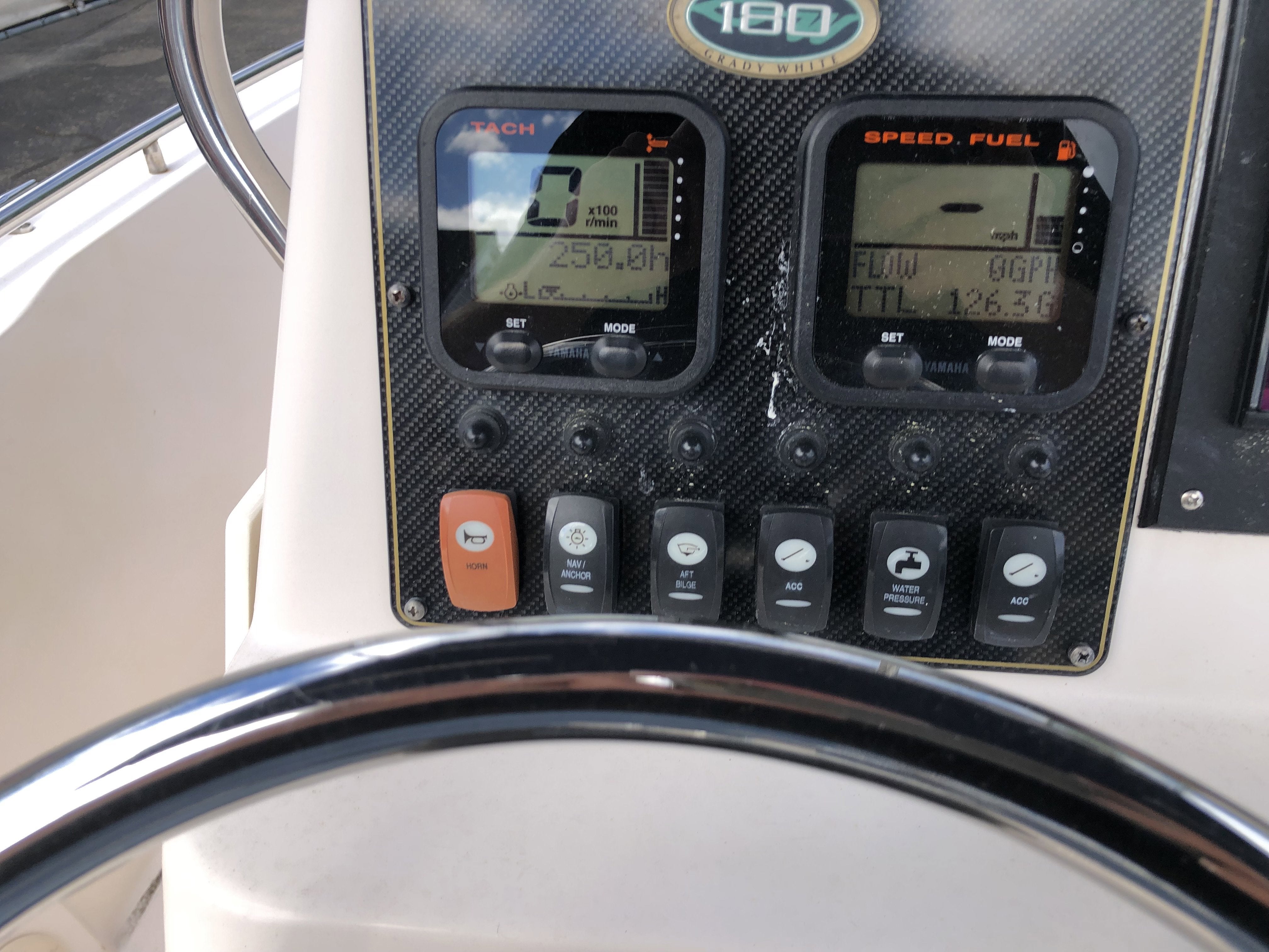 2011 GRADY WHITE 18 FISHERMAN Base