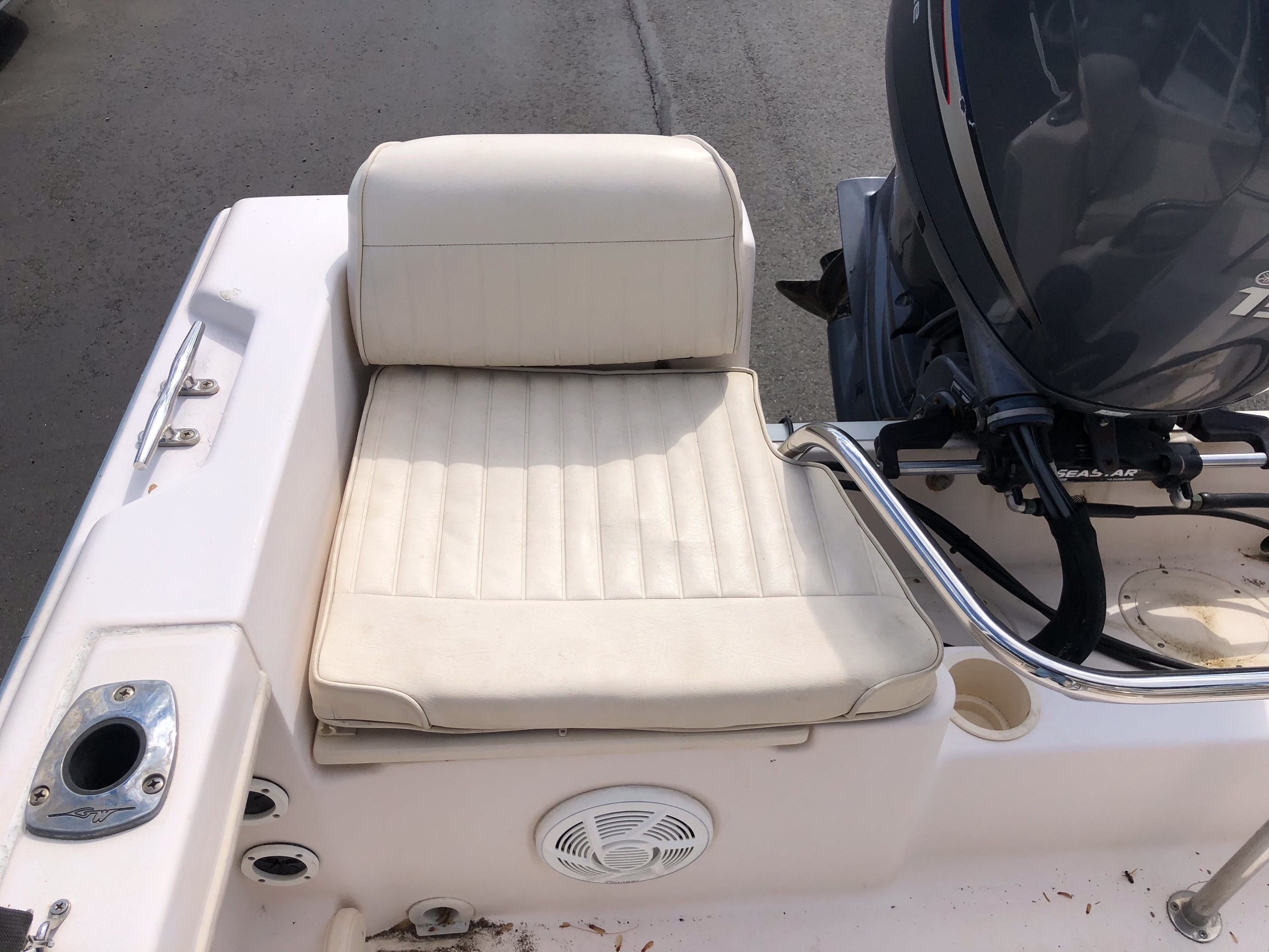 2011 GRADY WHITE 18 FISHERMAN Base