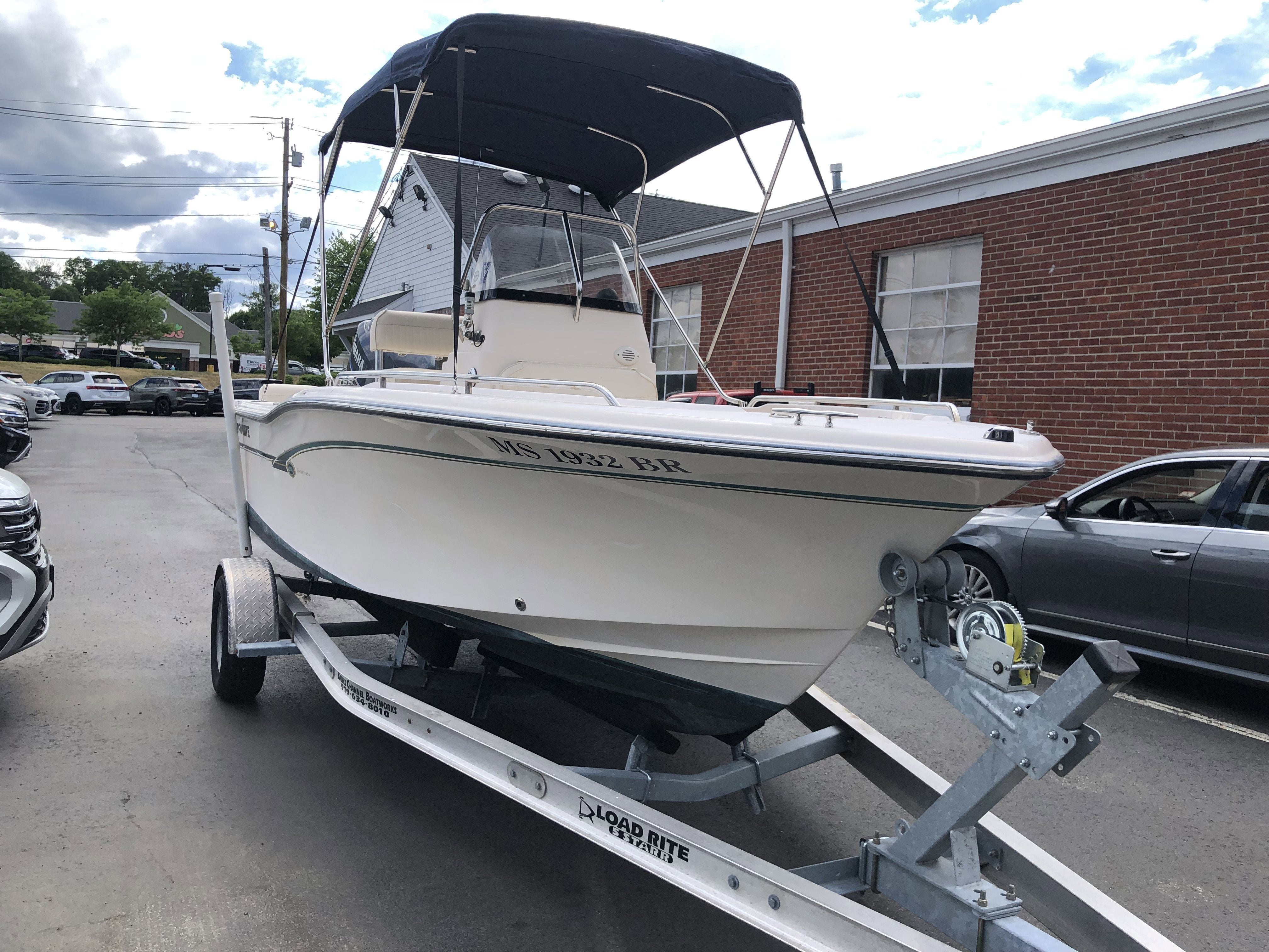 2011 GRADY WHITE 18 FISHERMAN Base