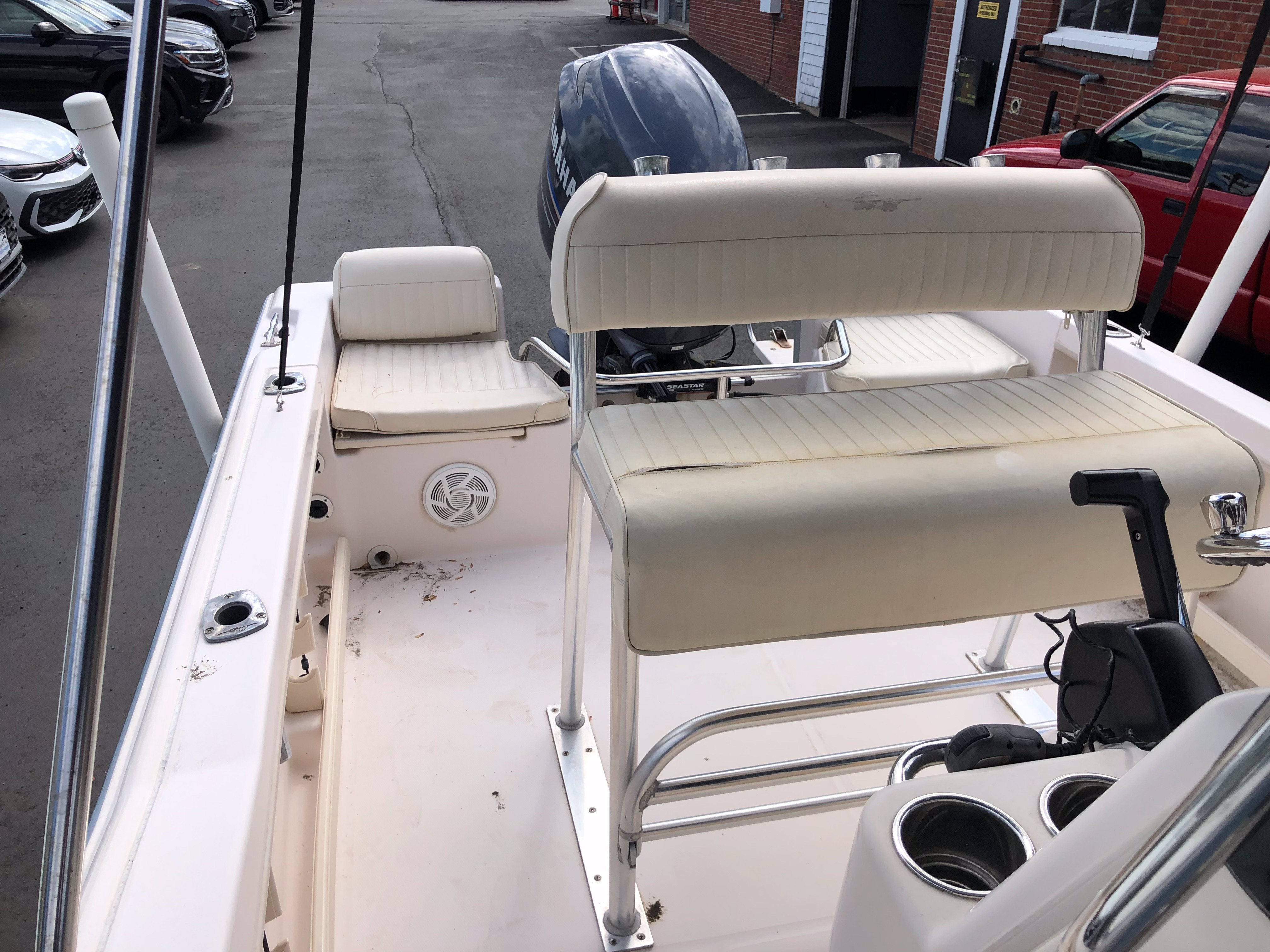2011 GRADY WHITE 18 FISHERMAN Base