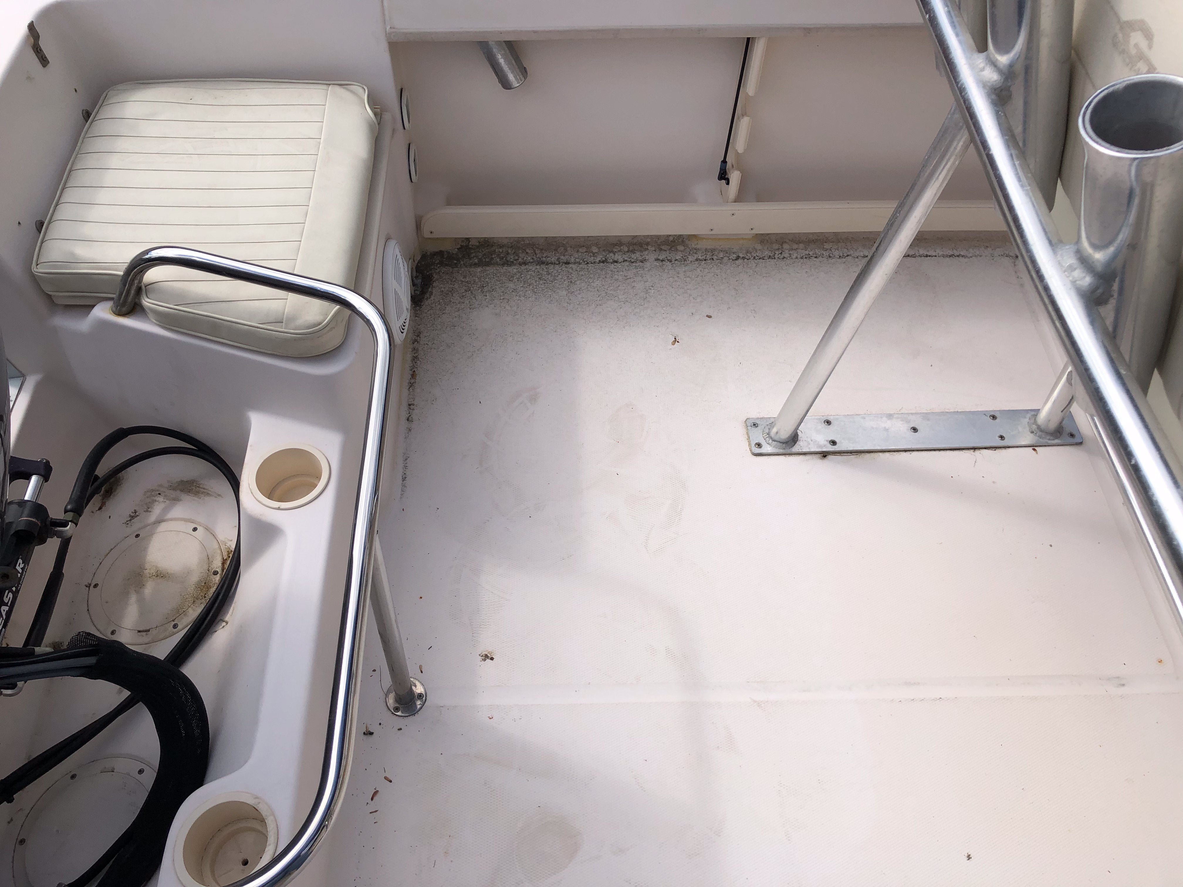 2011 GRADY WHITE 18 FISHERMAN Base