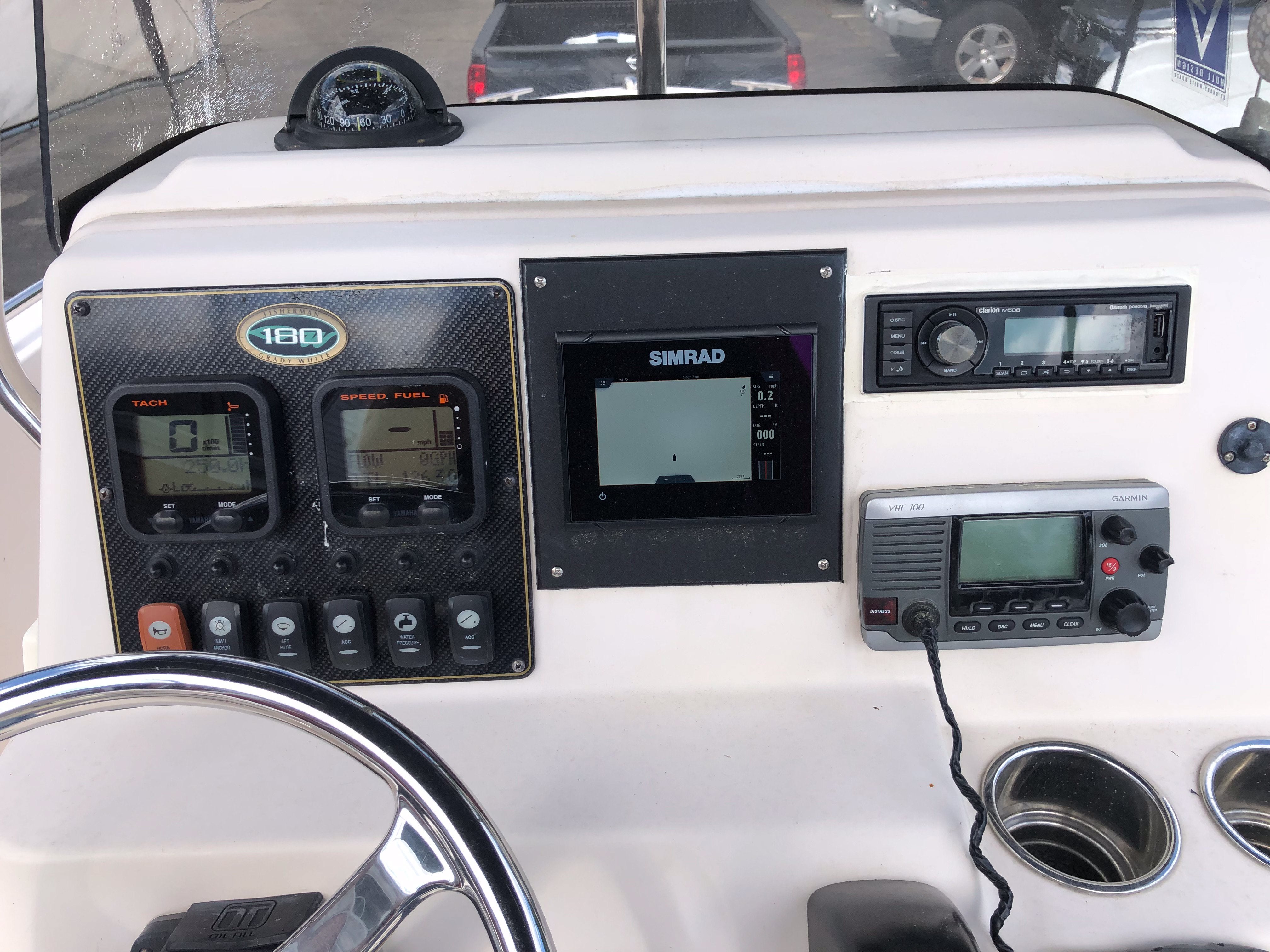 2011 GRADY WHITE 18 FISHERMAN Base