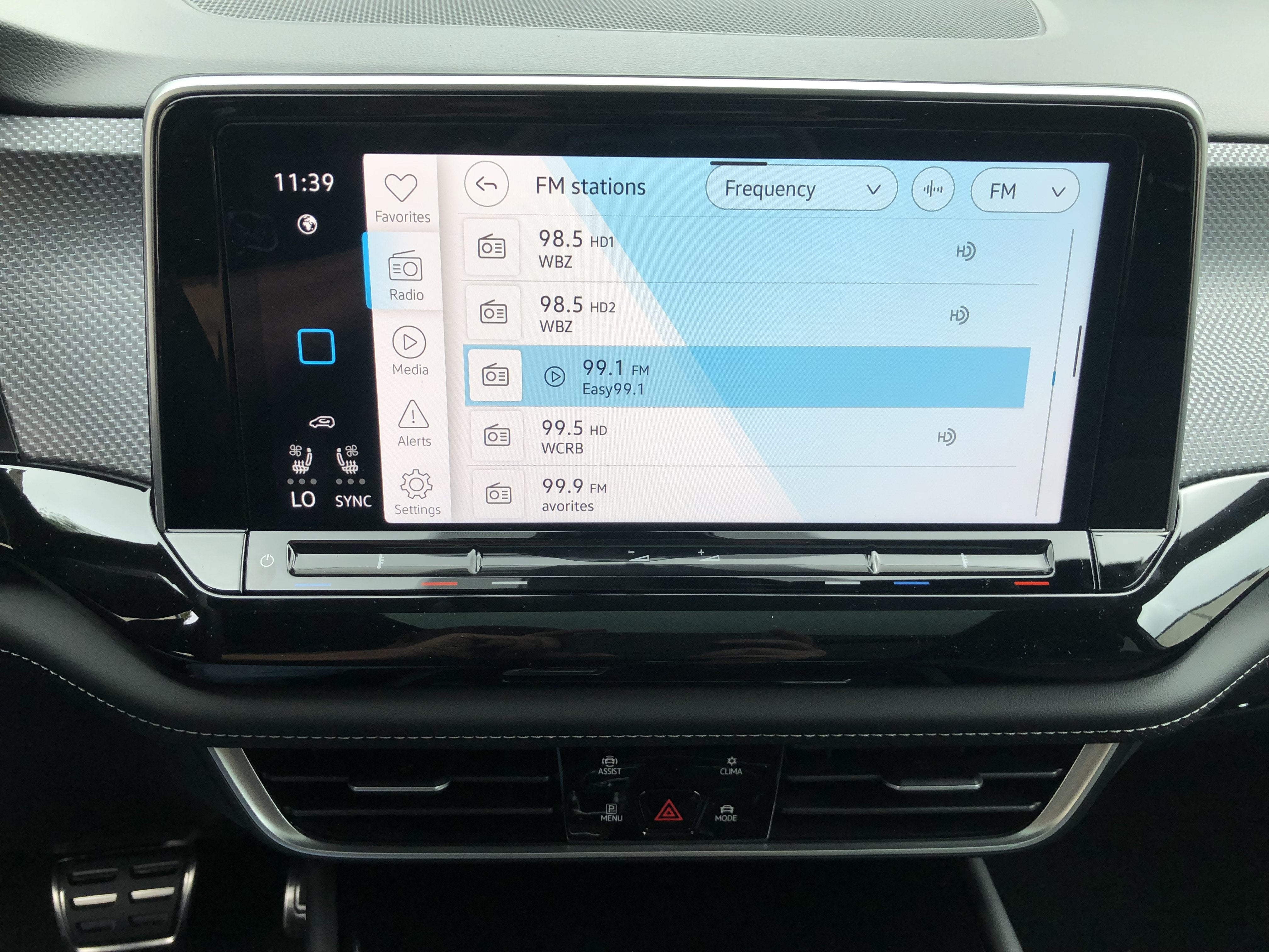 2026 Volkswagen Atlas Cross Sport 2.0T SEL R-Line Black