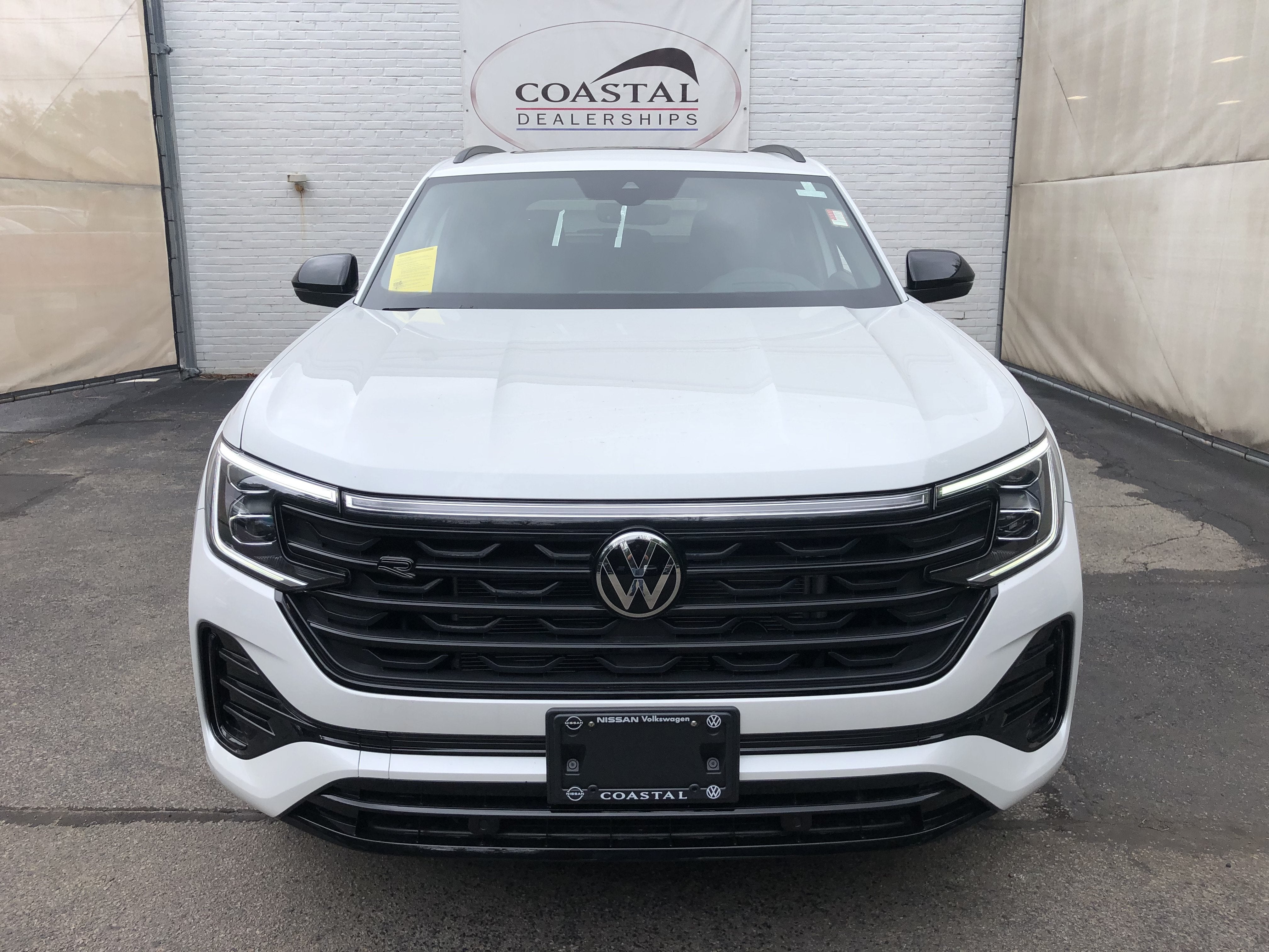 2026 Volkswagen Atlas Cross Sport 2.0T SEL R-Line Black