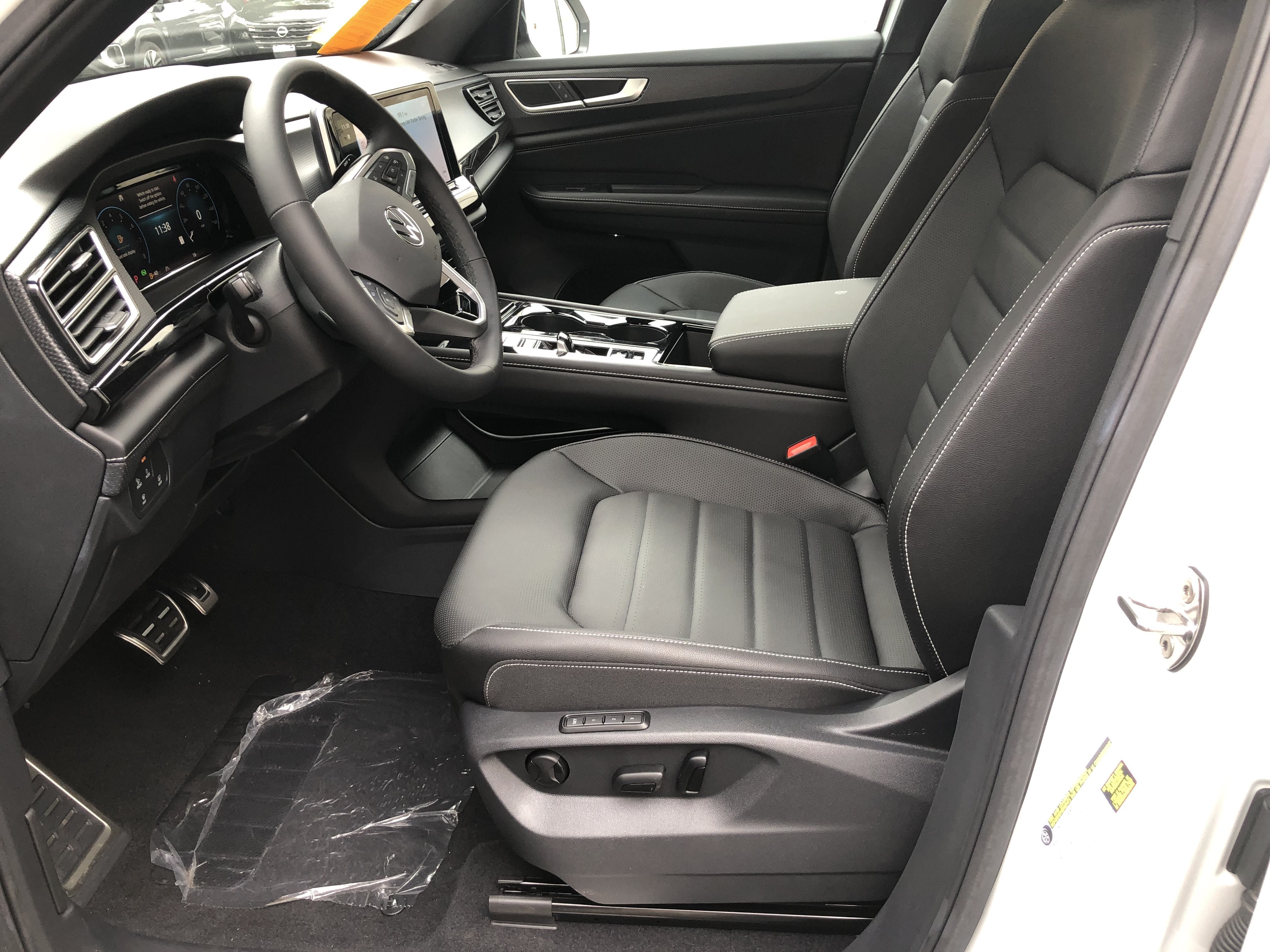 2026 Volkswagen Atlas Cross Sport 2.0T SEL R-Line Black