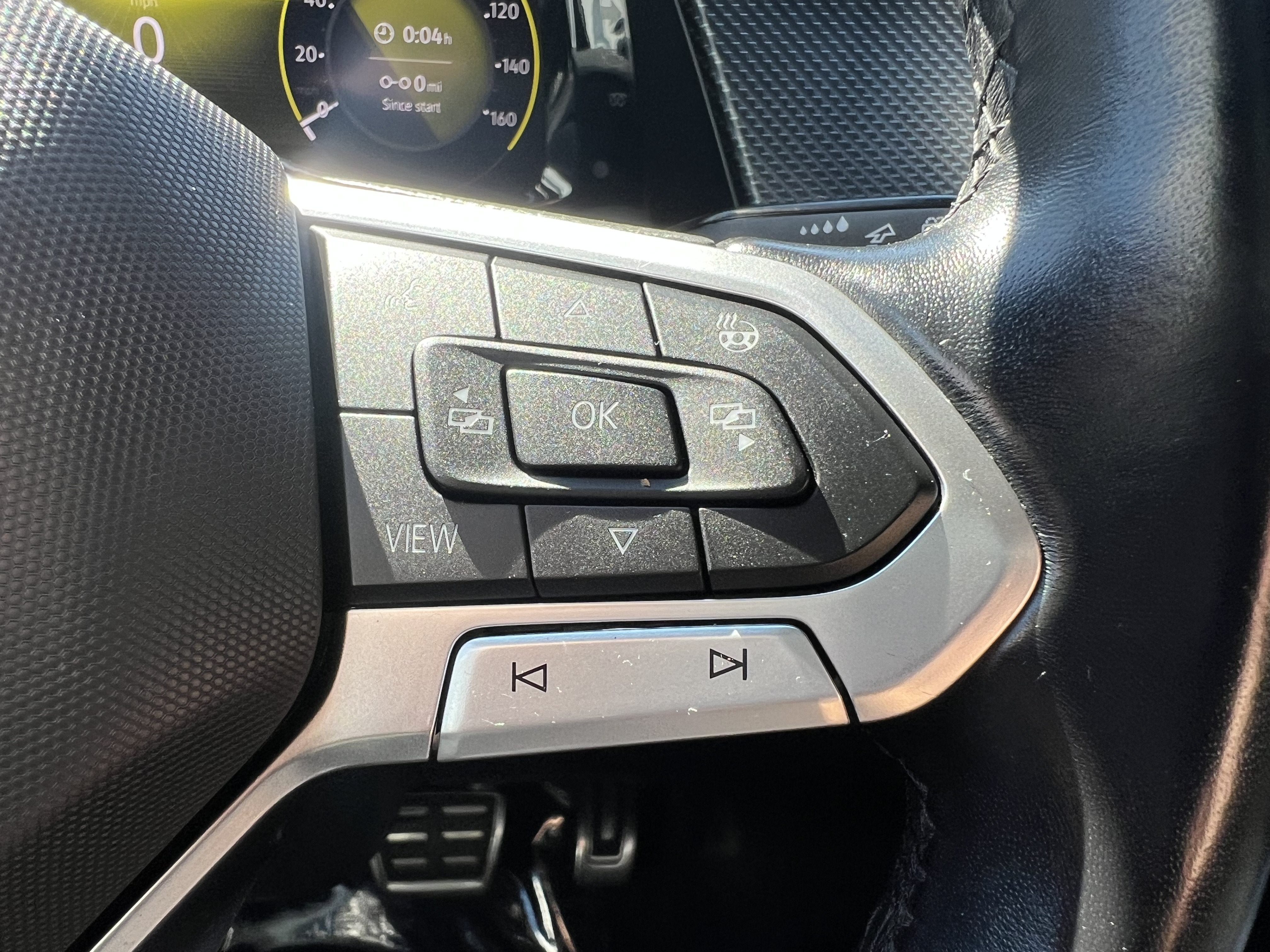 2024 Volkswagen Atlas Cross Sport 2.0T SEL R-Line