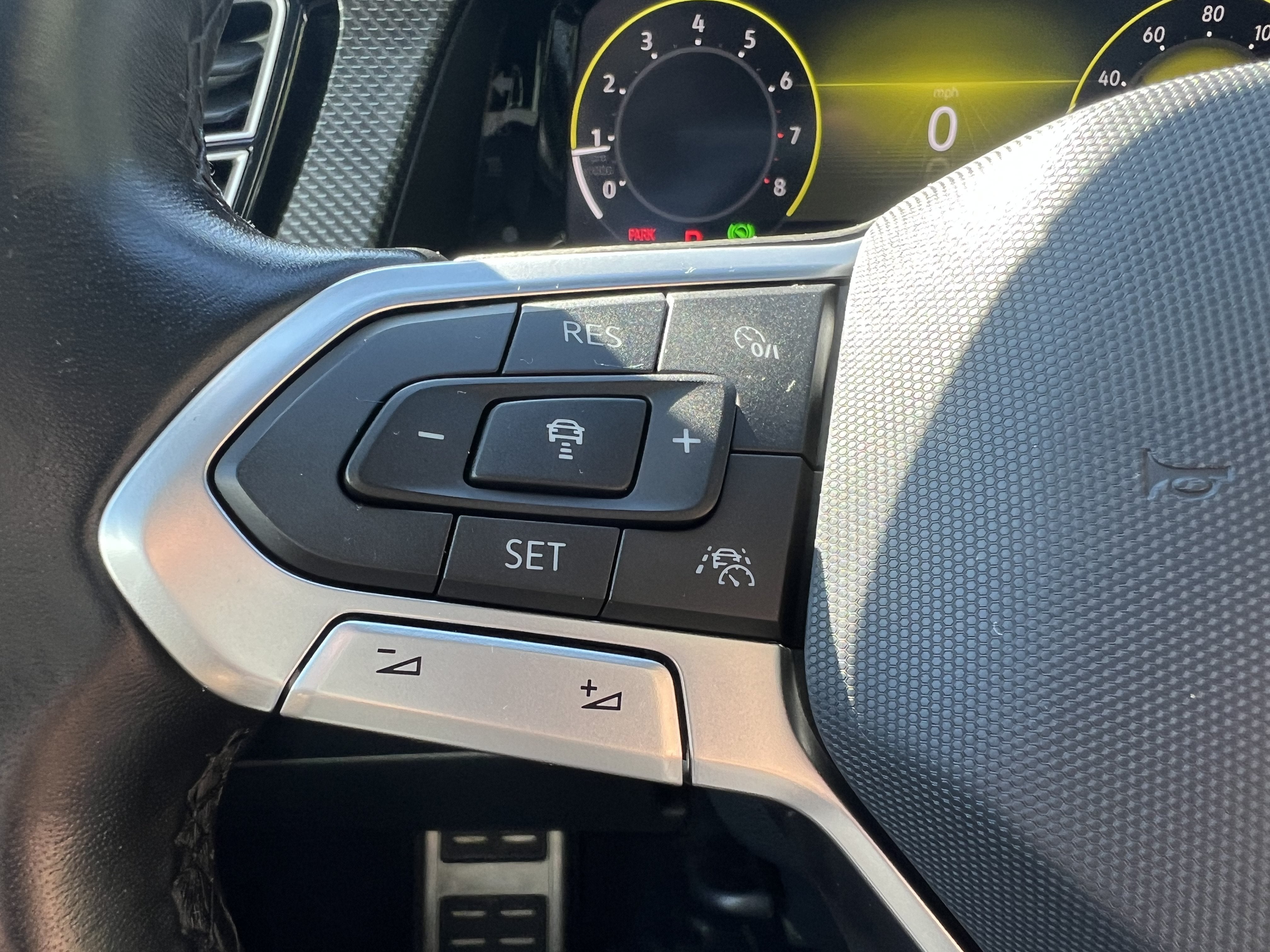 2024 Volkswagen Atlas Cross Sport 2.0T SEL R-Line