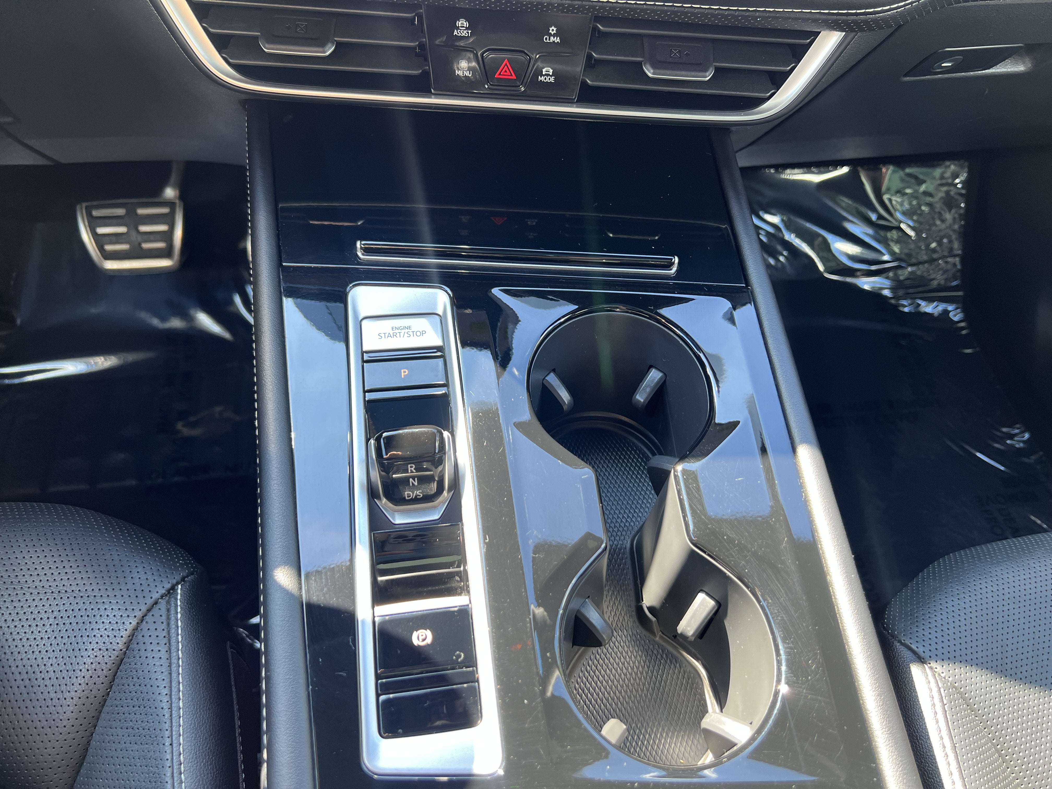 2024 Volkswagen Atlas Cross Sport 2.0T SEL R-Line