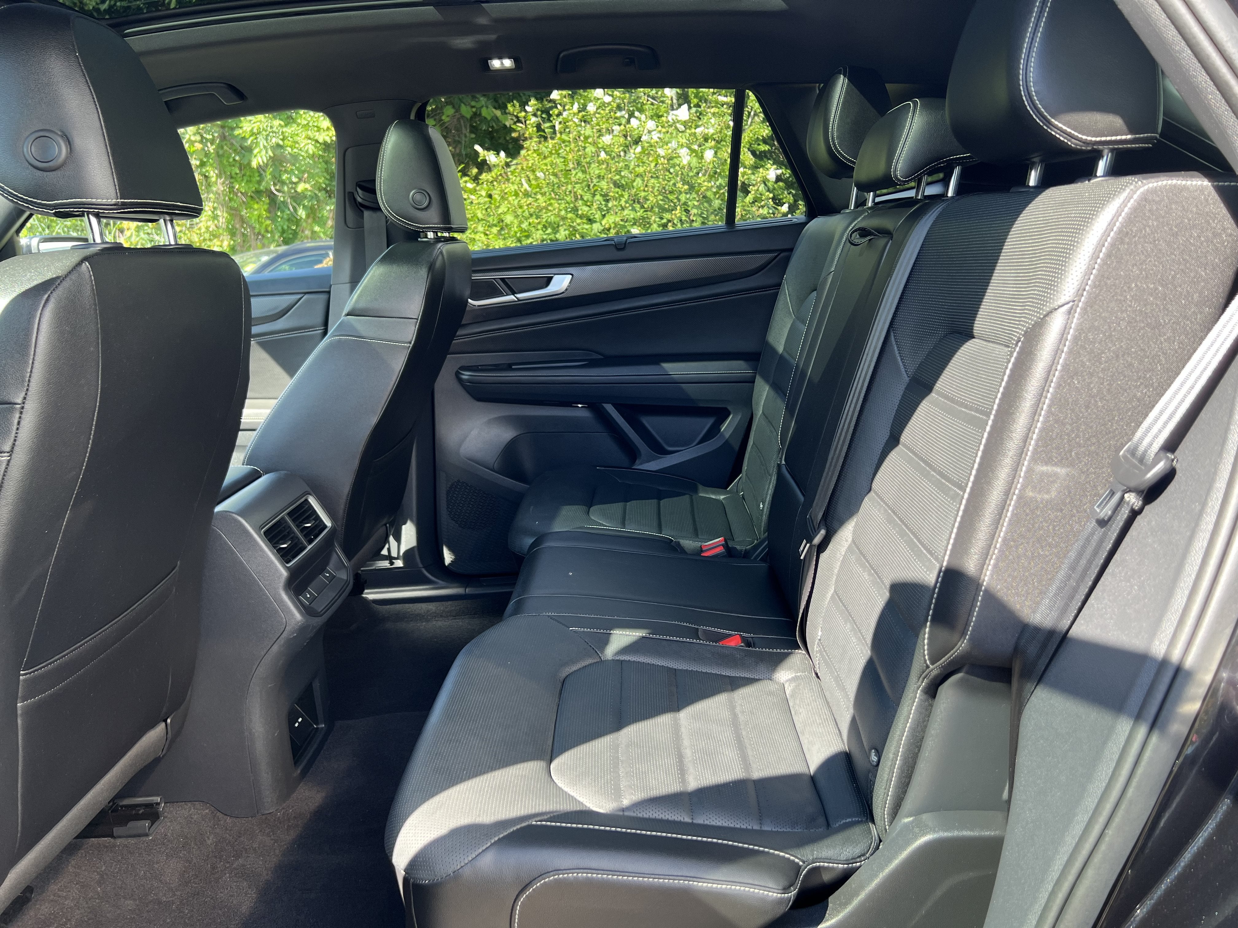 2024 Volkswagen Atlas Cross Sport 2.0T SEL R-Line