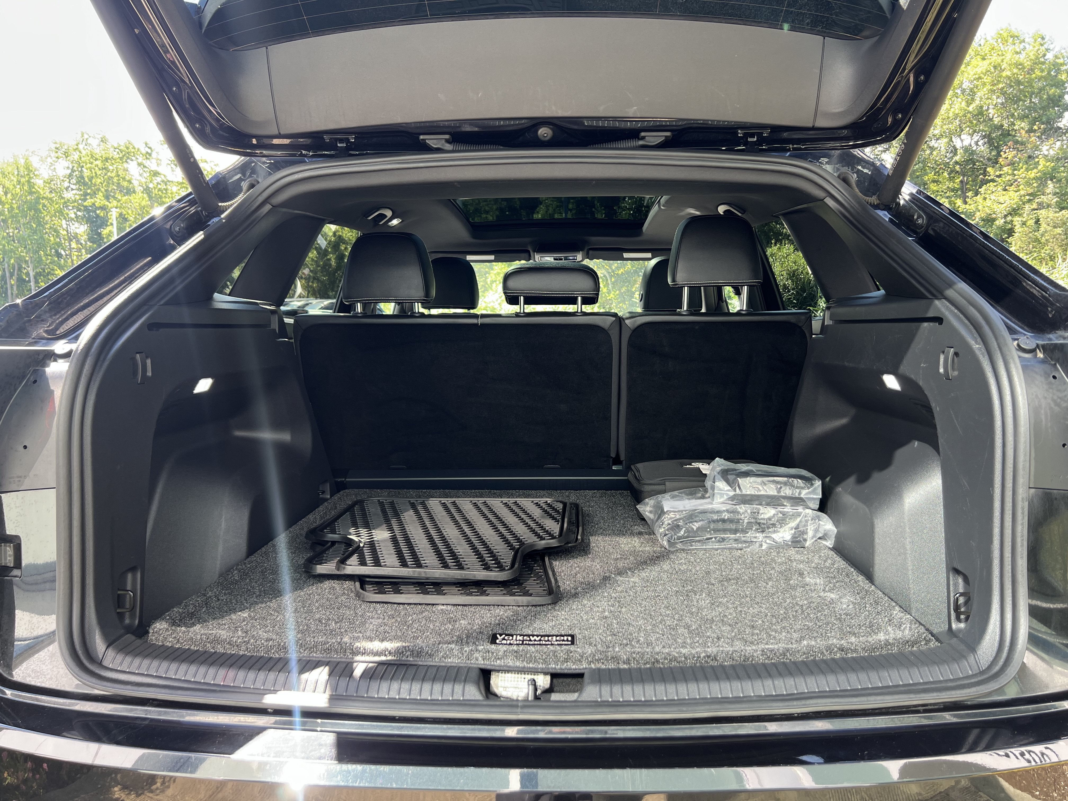 2024 Volkswagen Atlas Cross Sport 2.0T SEL R-Line