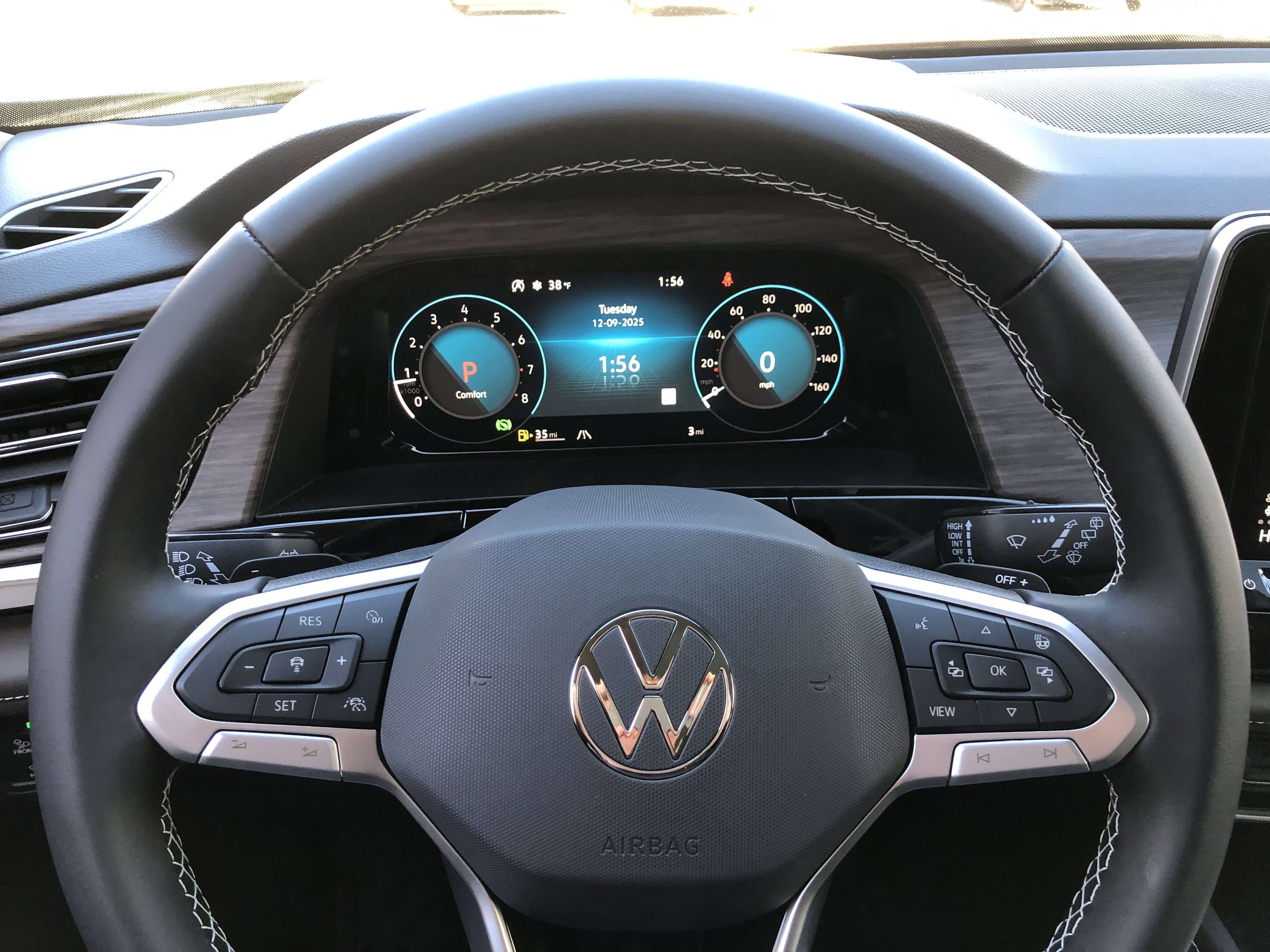 2026 Volkswagen Atlas 2.0T SEL w/captains chairs