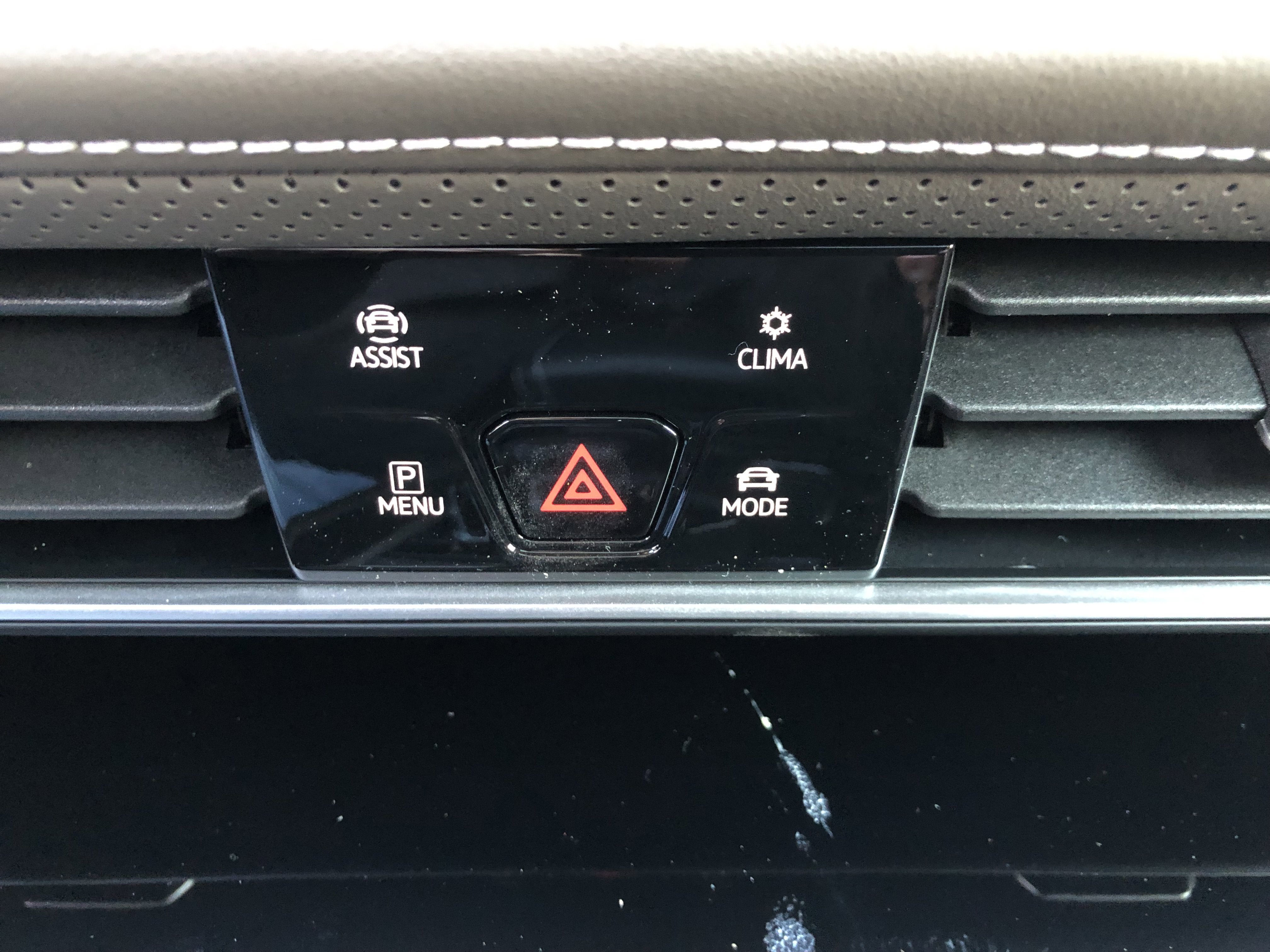 2026 Volkswagen Atlas 2.0T SEL w/captains chairs