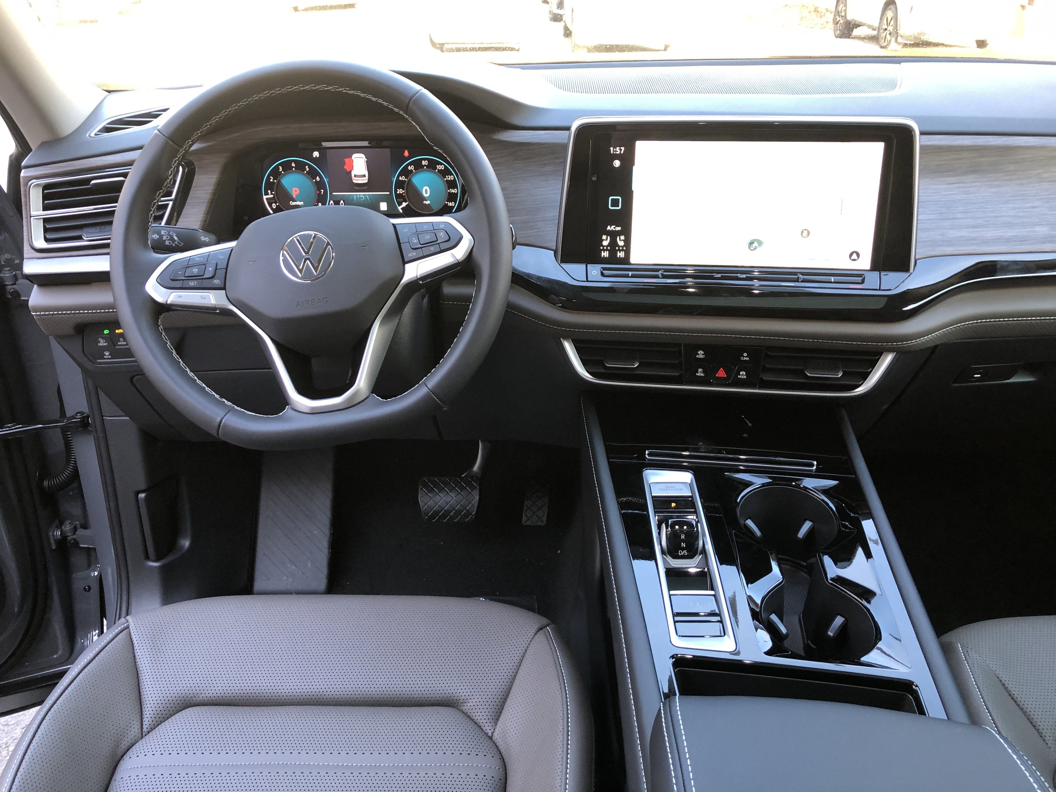 2026 Volkswagen Atlas 2.0T SEL w/captains chairs