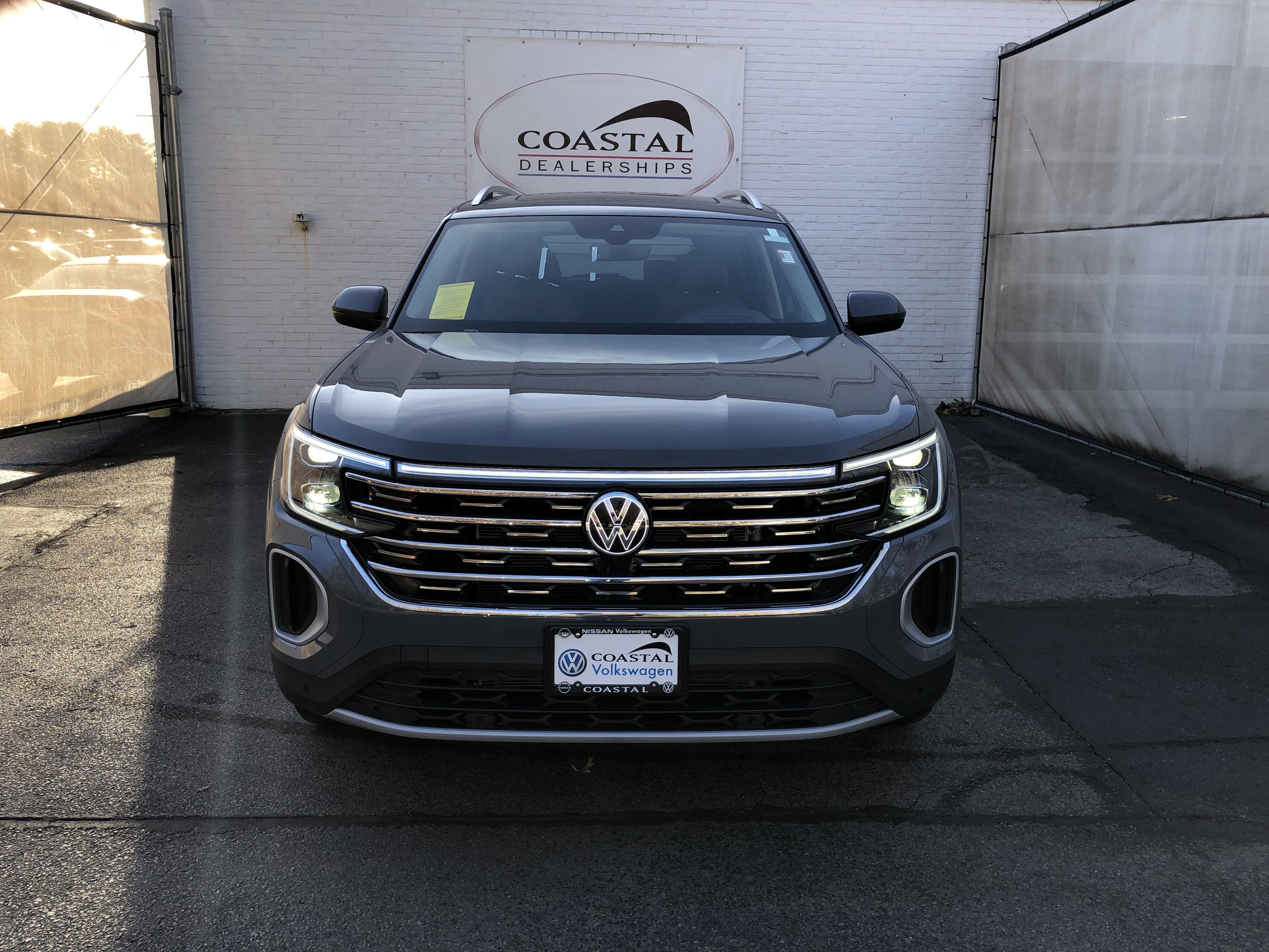 2026 Volkswagen Atlas 2.0T SEL w/captains chairs