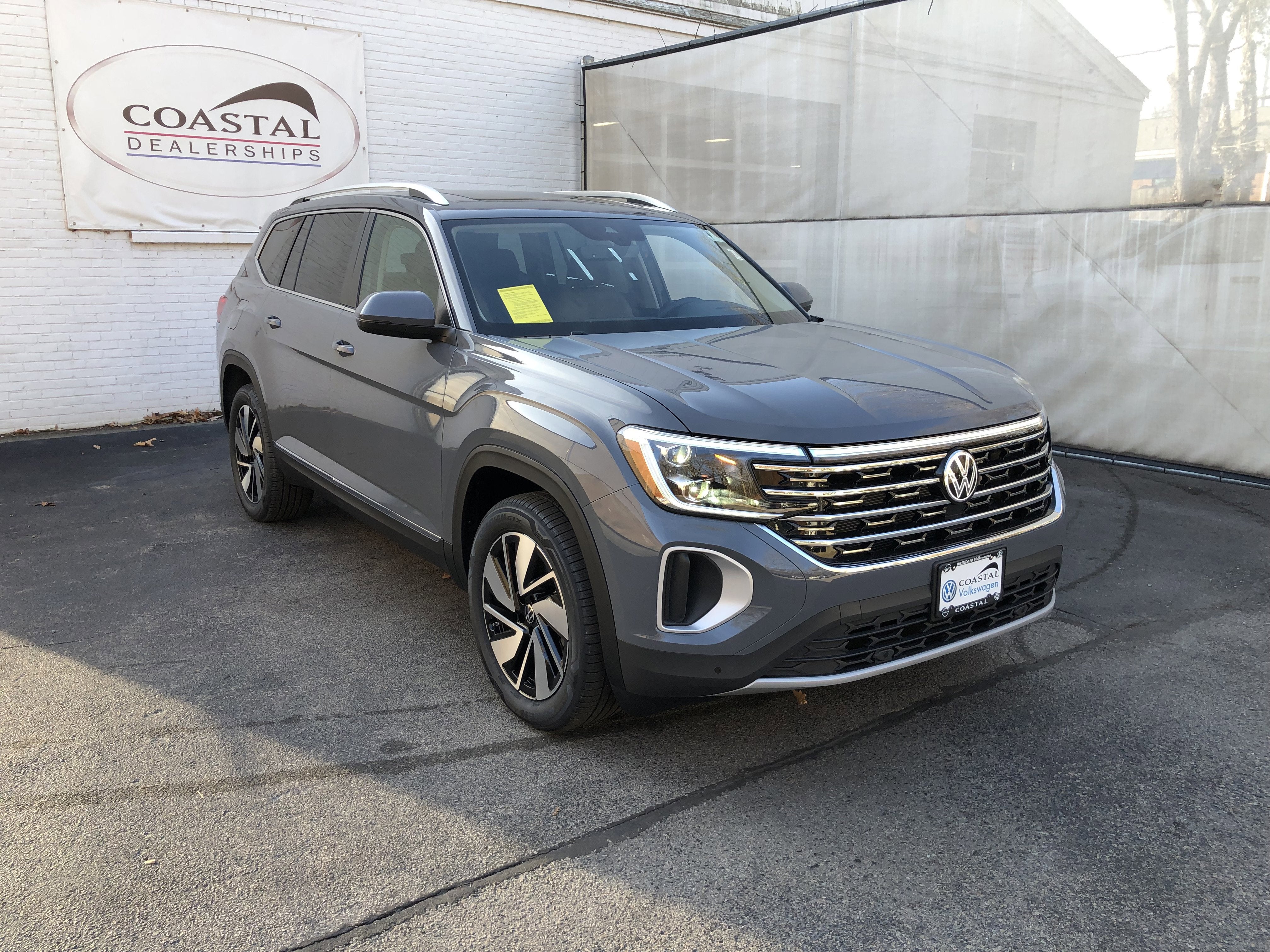 2026 Volkswagen Atlas 2.0T SEL w/captains chairs