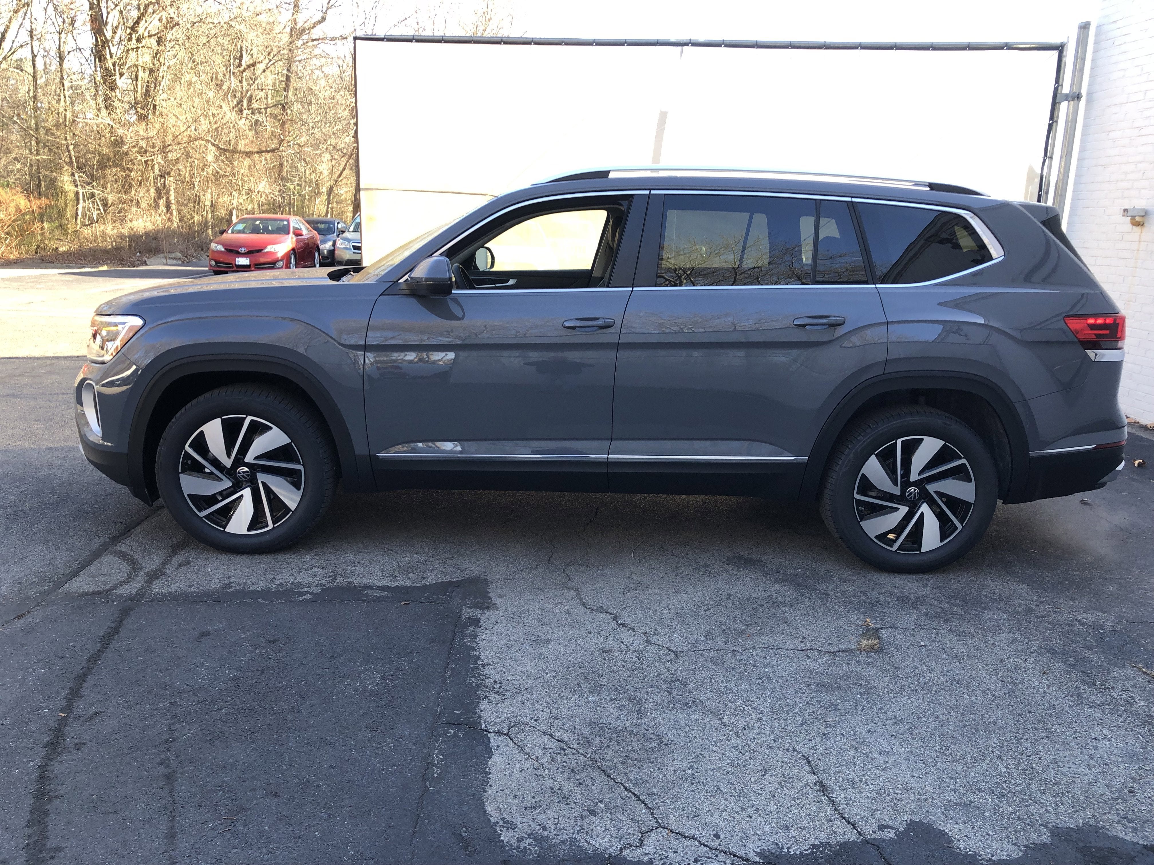 2026 Volkswagen Atlas 2.0T SEL w/captains chairs