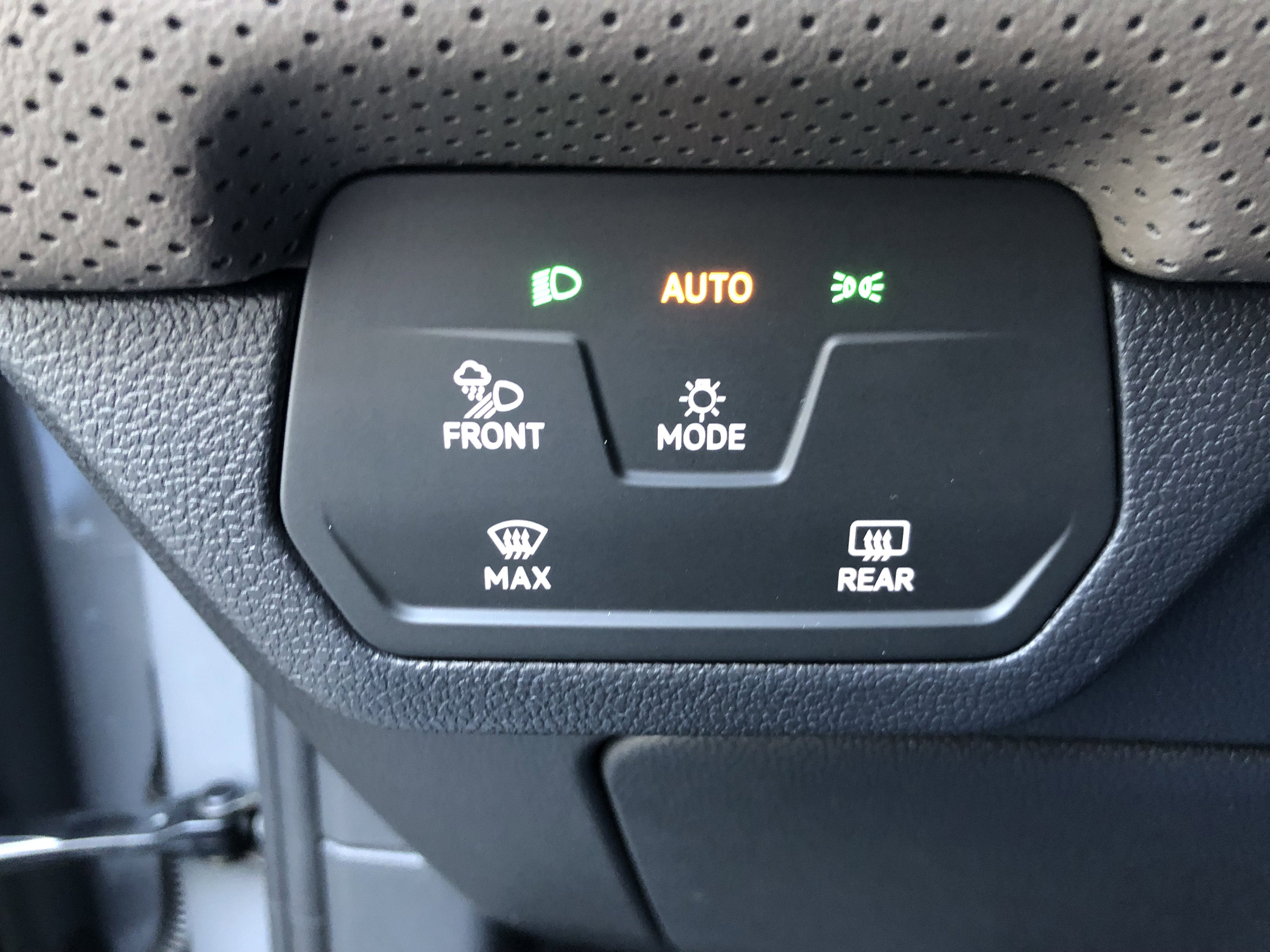 2026 Volkswagen Atlas 2.0T SEL w/captains chairs