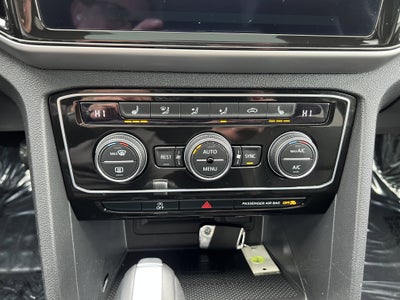 2023 Volkswagen Atlas 3.6L V6 SEL w/captains chairs