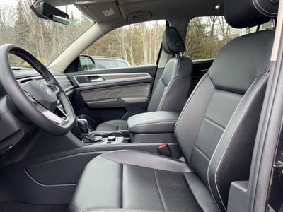 2023 Volkswagen Atlas 3.6L V6 SEL w/captains chairs