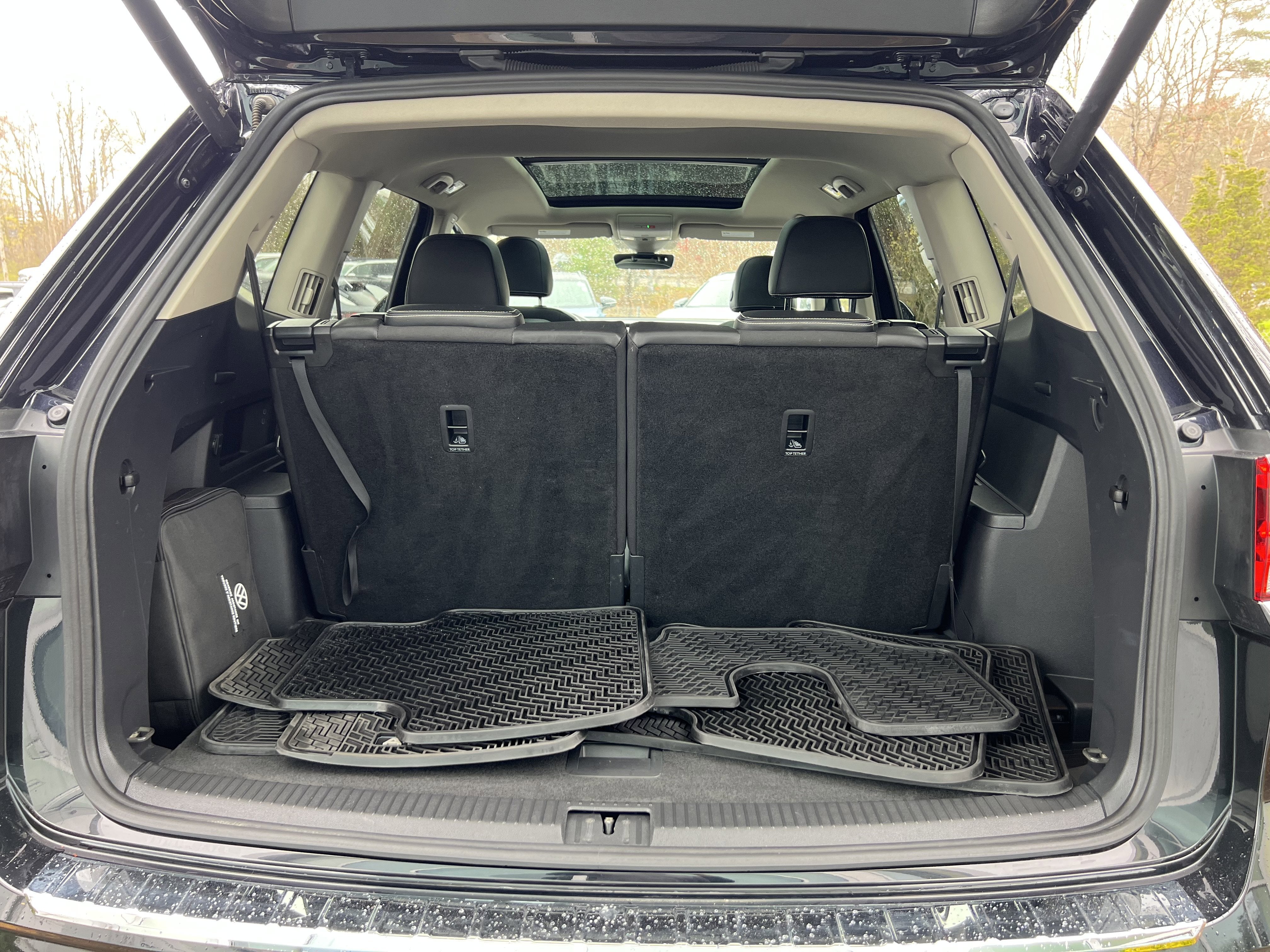 2023 Volkswagen Atlas 3.6L V6 SEL w/captains chairs