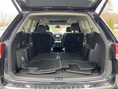 2023 Volkswagen Atlas 3.6L V6 SEL w/captains chairs