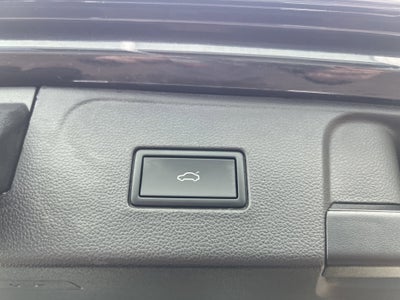 2023 Volkswagen Atlas 3.6L V6 SEL w/captains chairs