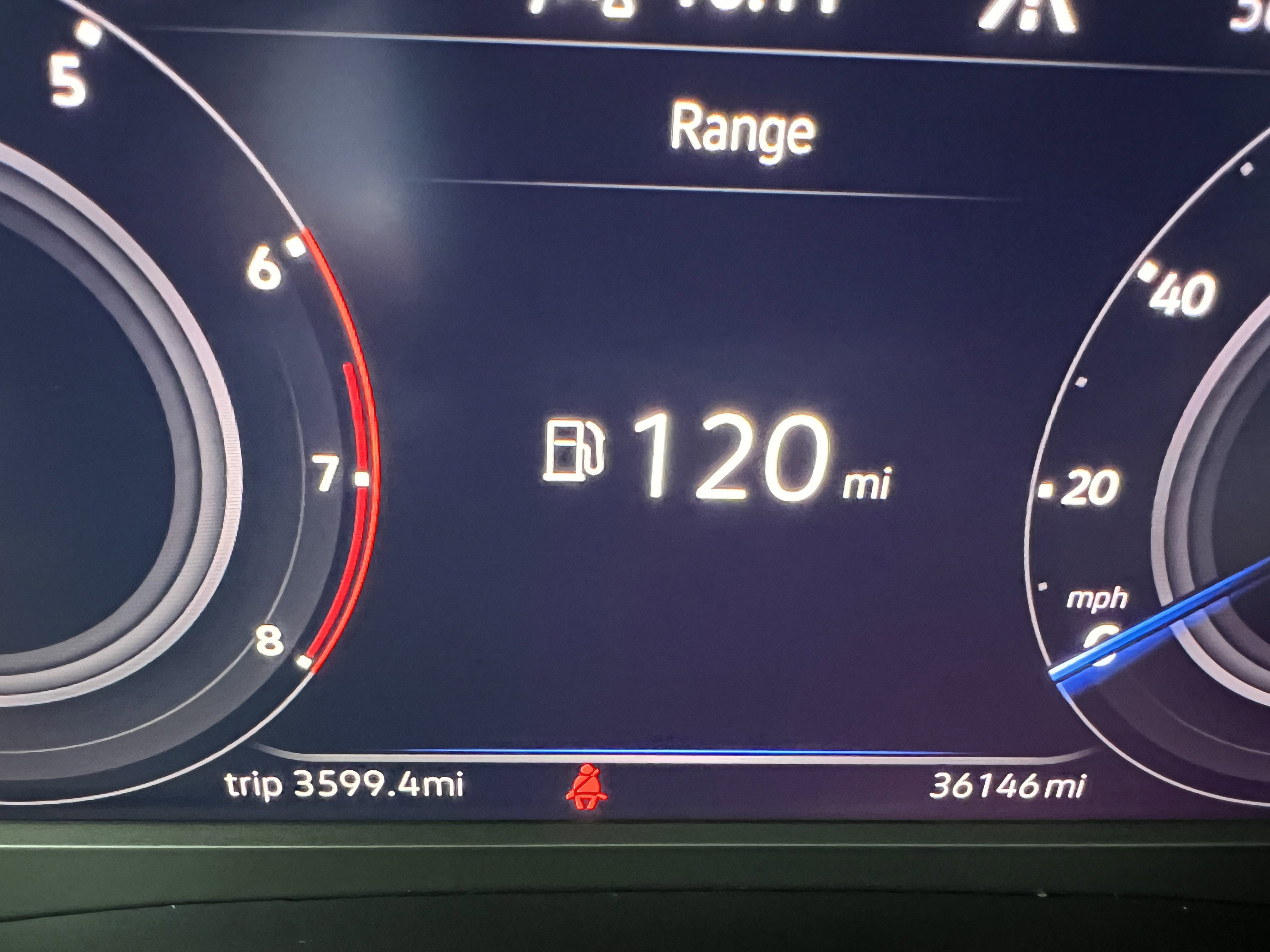 2023 Volkswagen Atlas 3.6L V6 SEL w/captains chairs