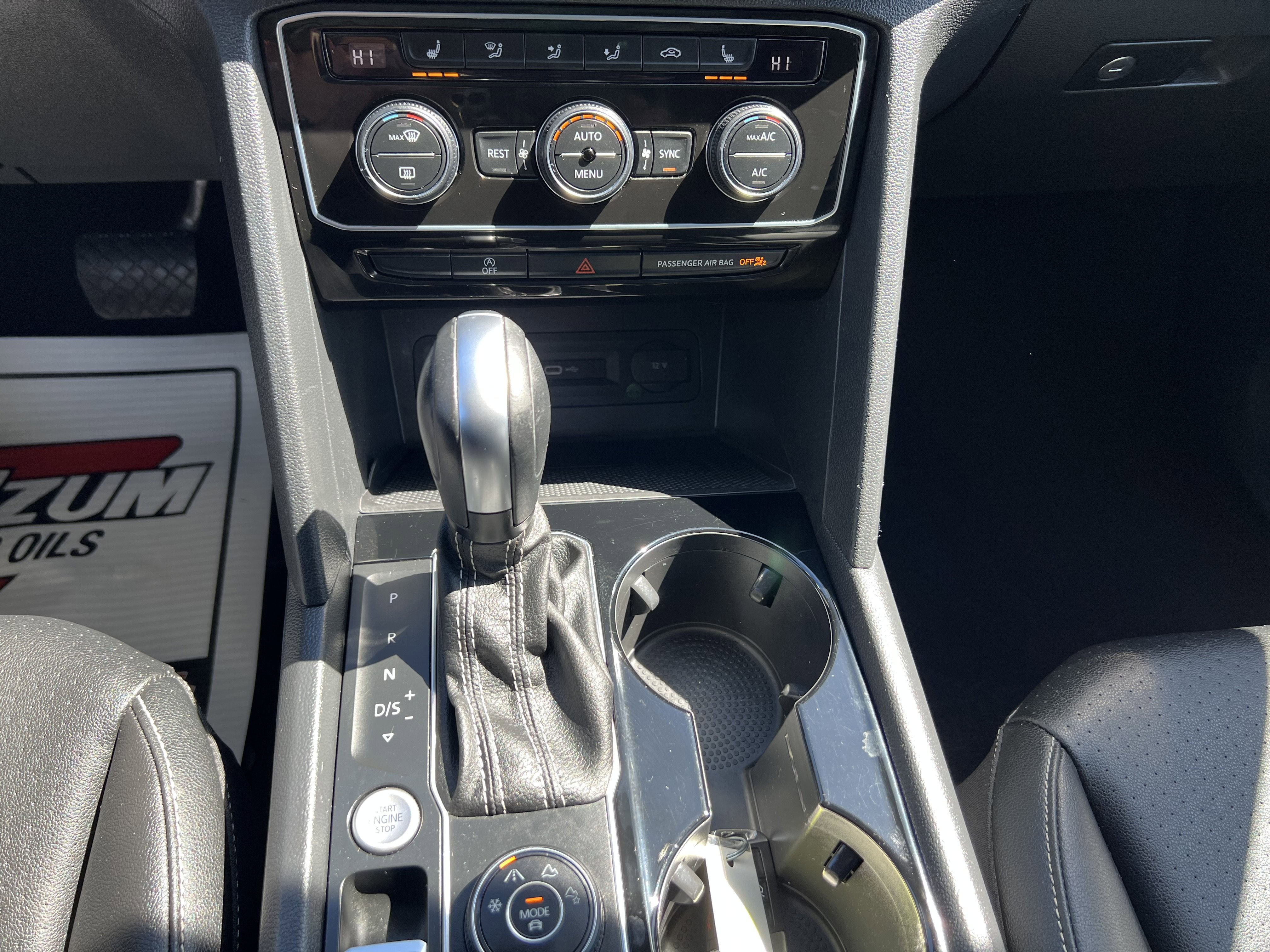 2023 Volkswagen Atlas 3.6L V6 SEL w/captains chairs
