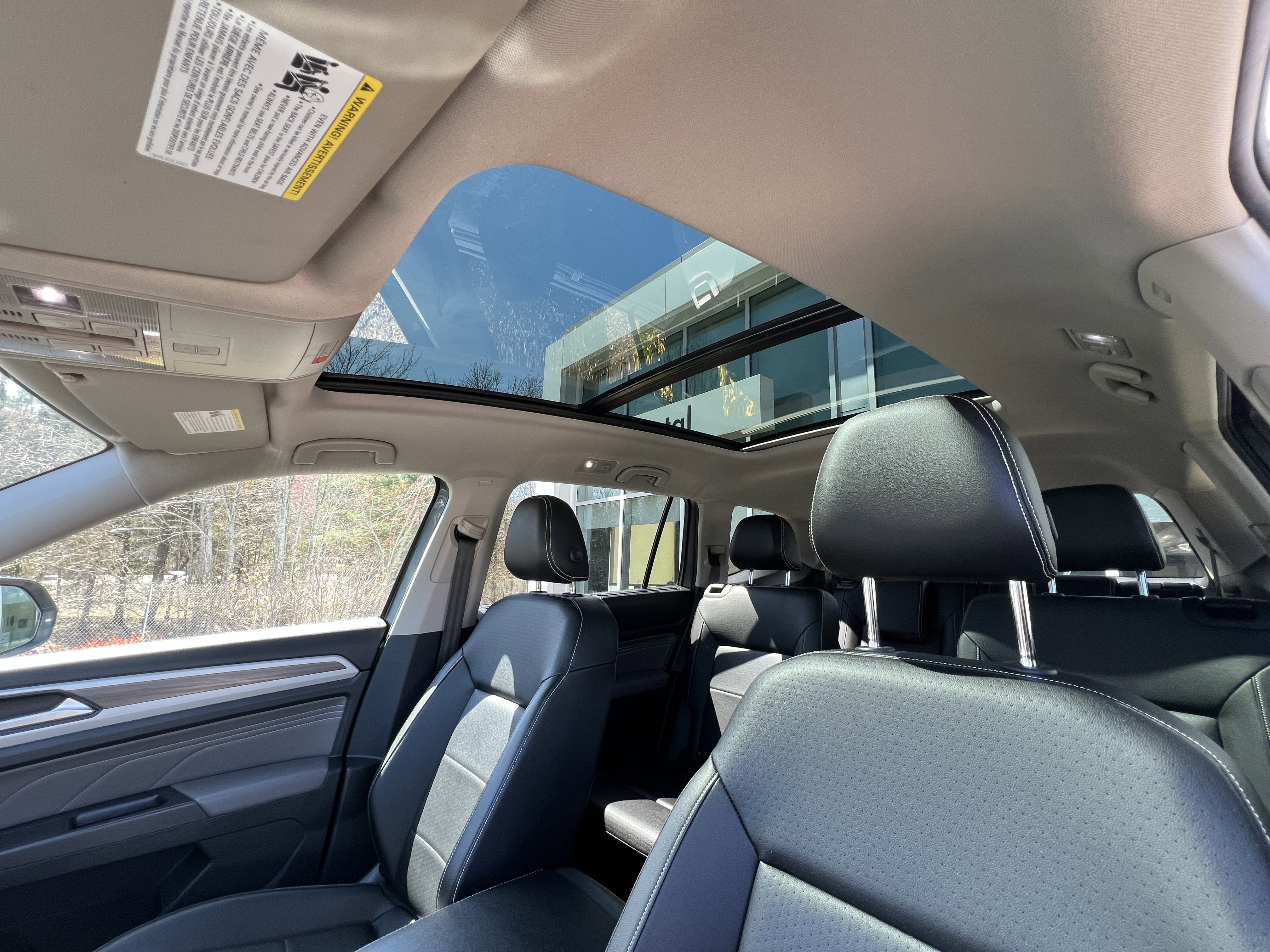 2023 Volkswagen Atlas 3.6L V6 SEL w/captains chairs