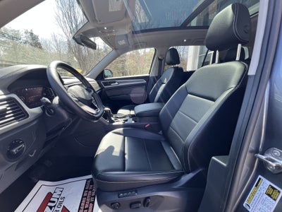 2023 Volkswagen Atlas 3.6L V6 SEL w/captains chairs
