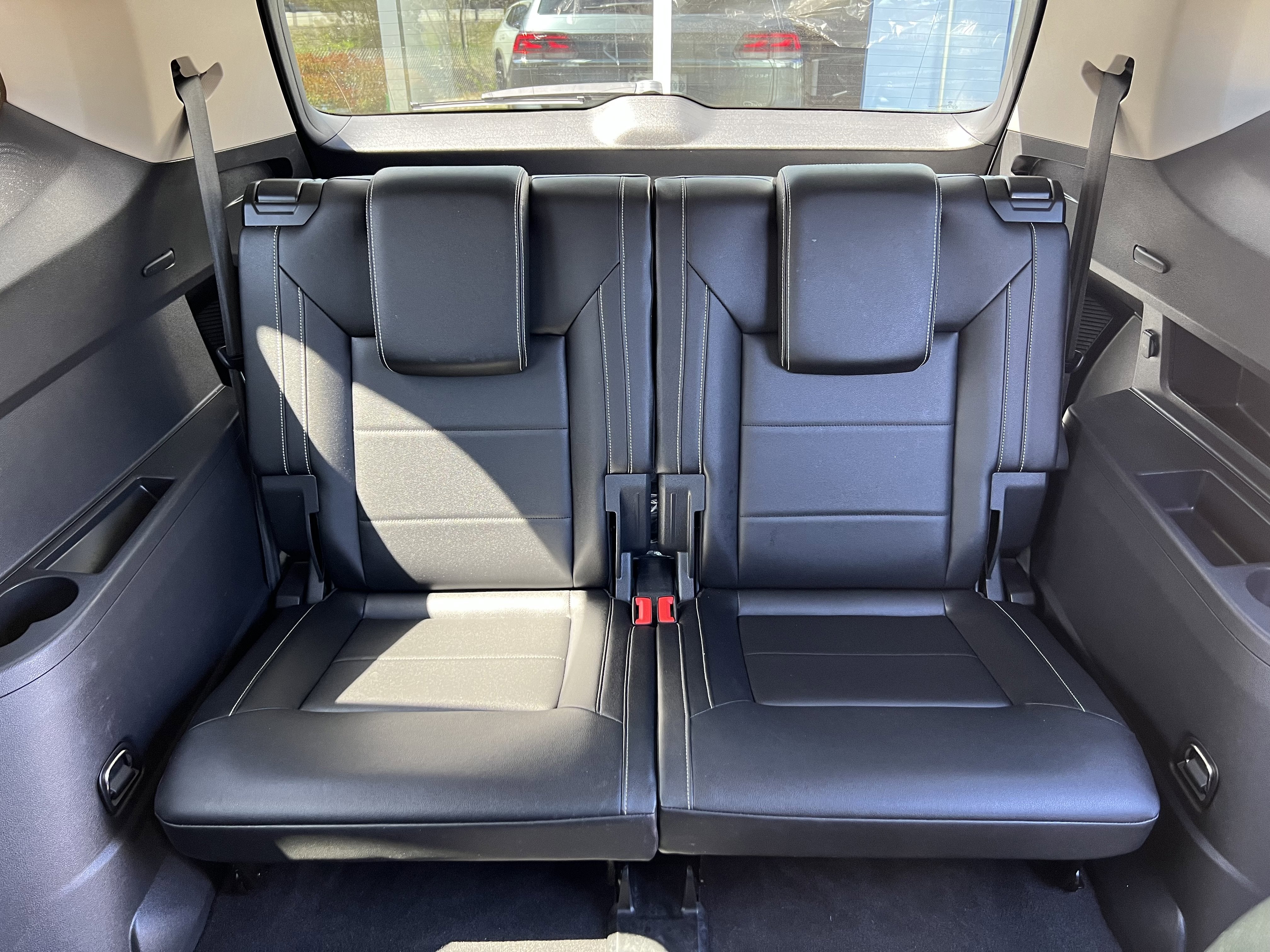 2023 Volkswagen Atlas 3.6L V6 SEL w/captains chairs