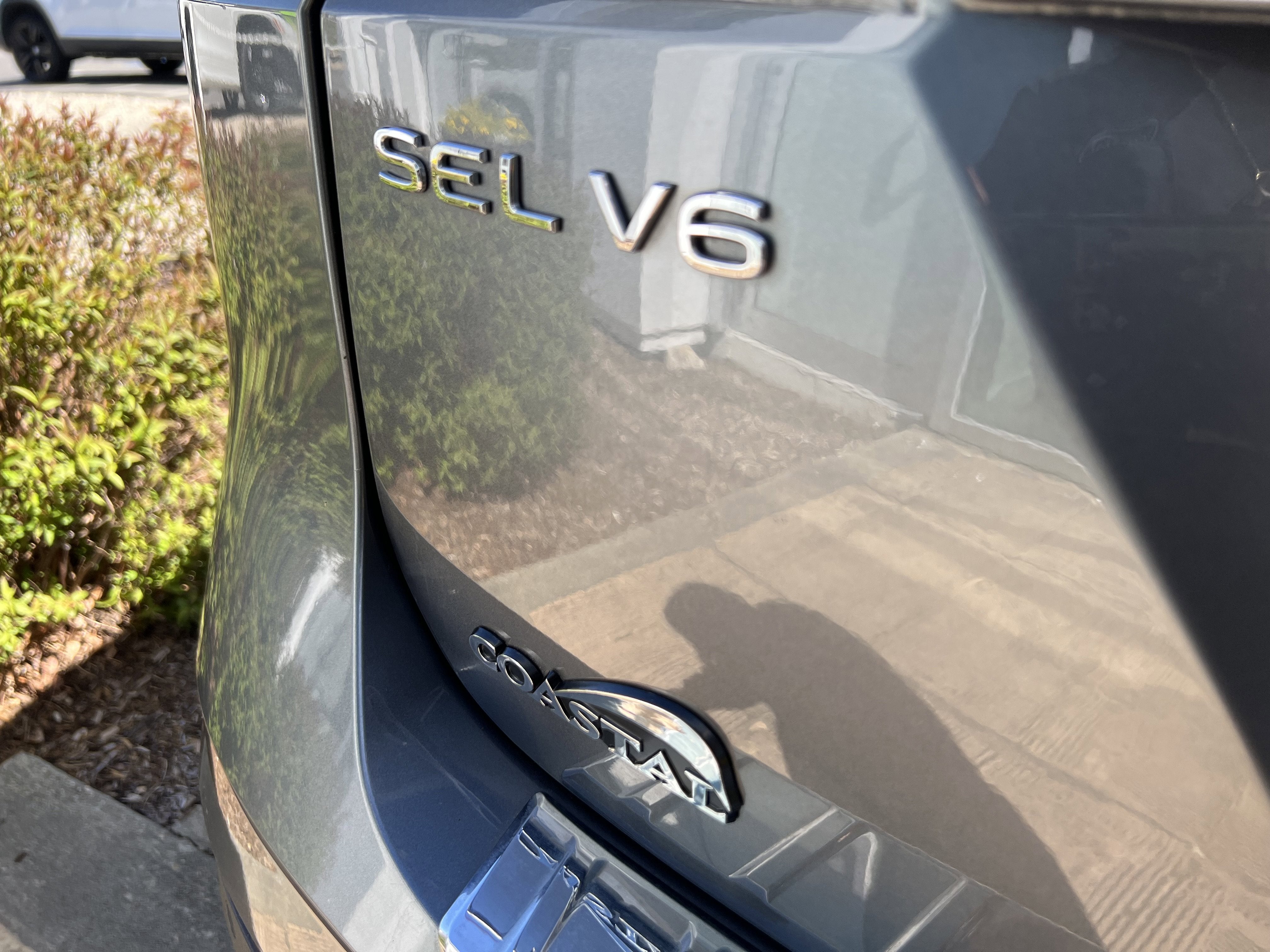 2023 Volkswagen Atlas 3.6L V6 SEL w/captains chairs
