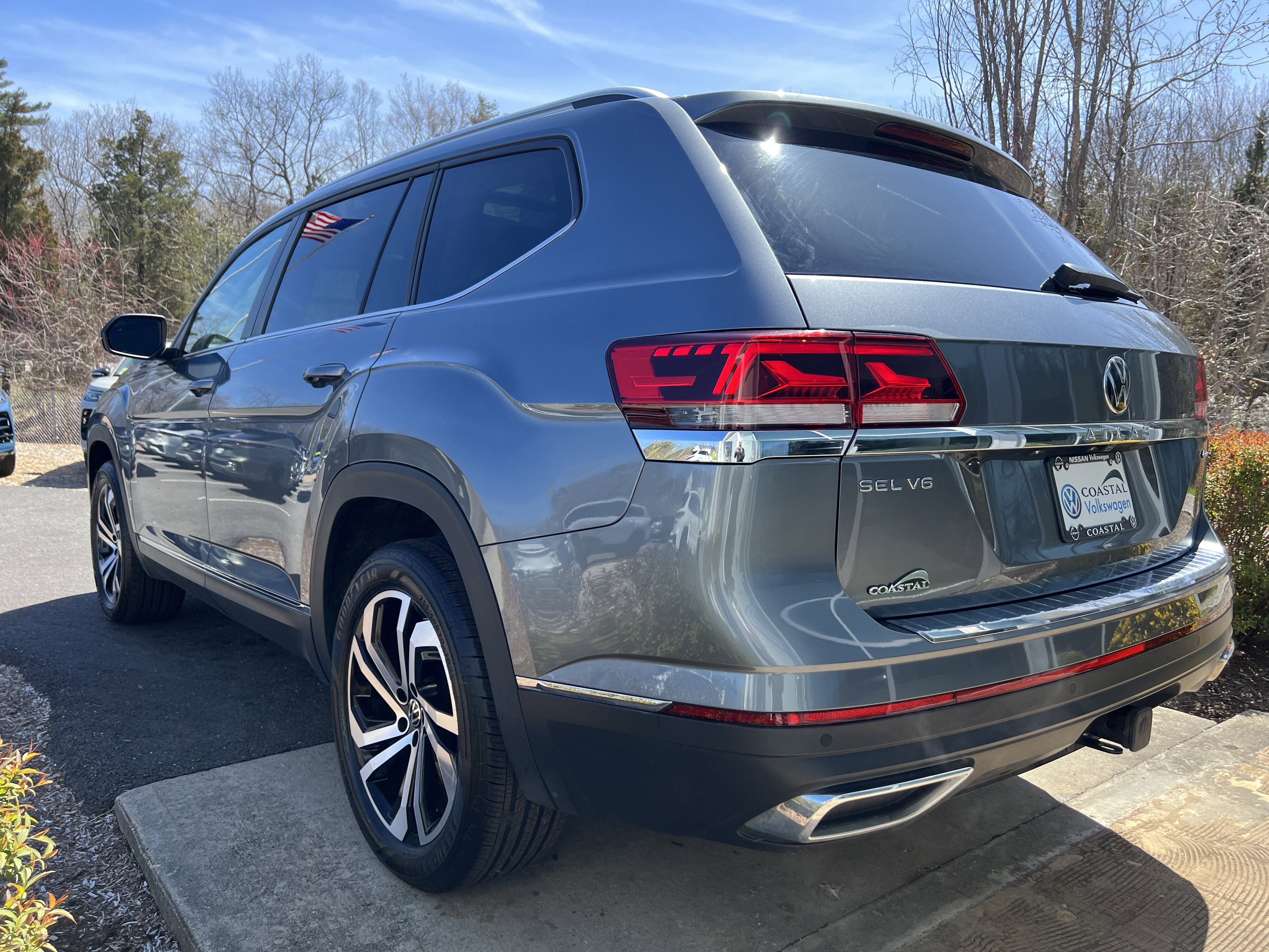 2023 Volkswagen Atlas 3.6L V6 SEL w/captains chairs