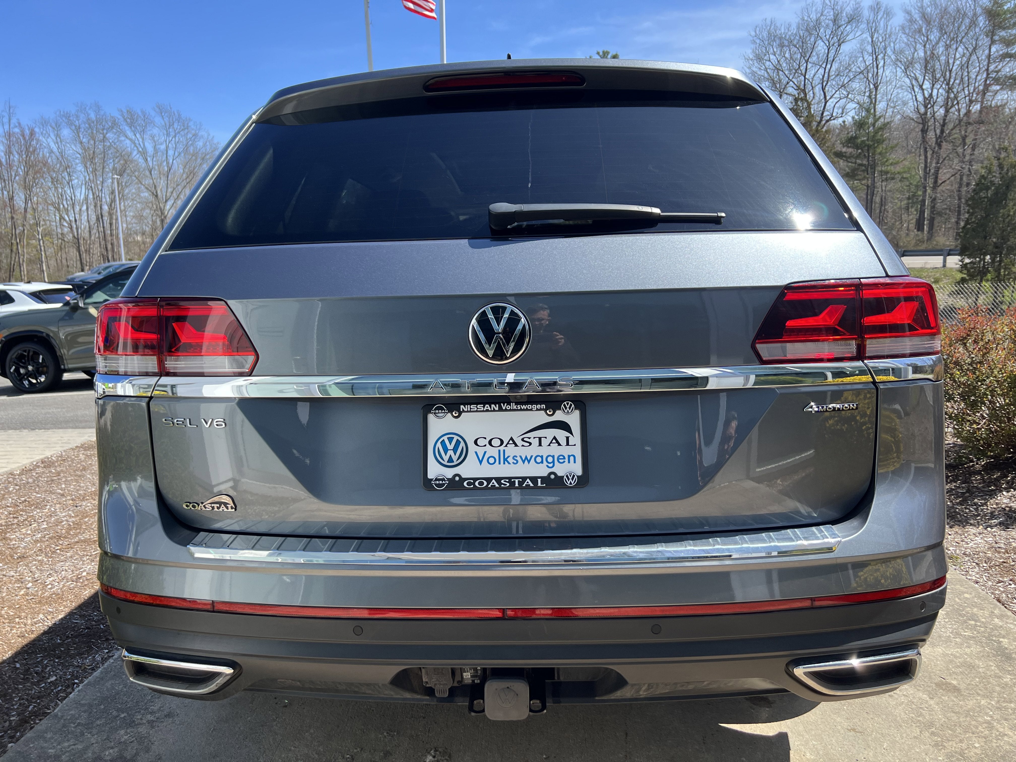 2023 Volkswagen Atlas 3.6L V6 SEL w/captains chairs