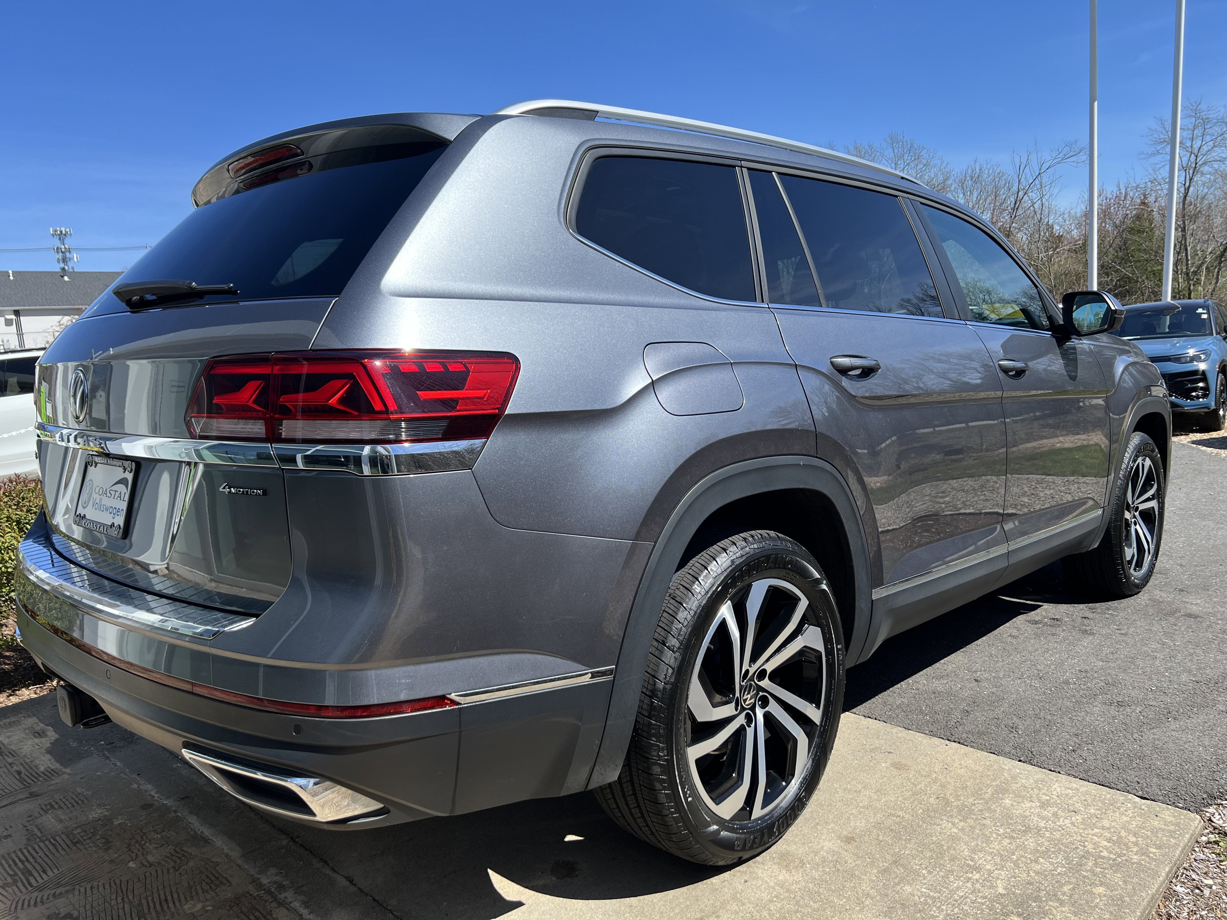 2023 Volkswagen Atlas 3.6L V6 SEL w/captains chairs