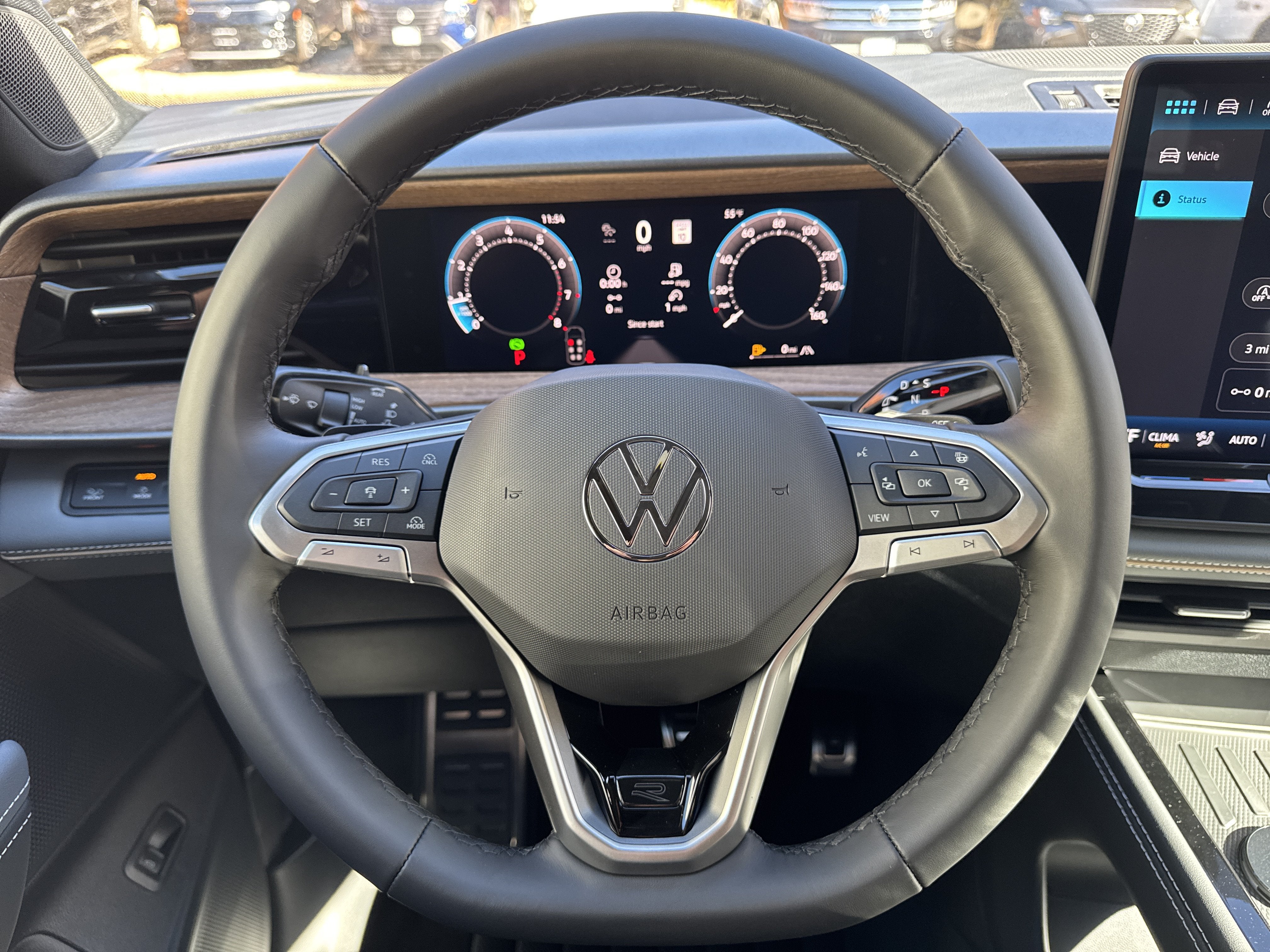 2027 Volkswagen Atlas SEL R-Line w/captains chairs
