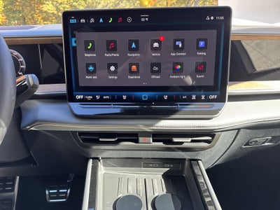 2027 Volkswagen Atlas SEL R-Line w/captains chairs