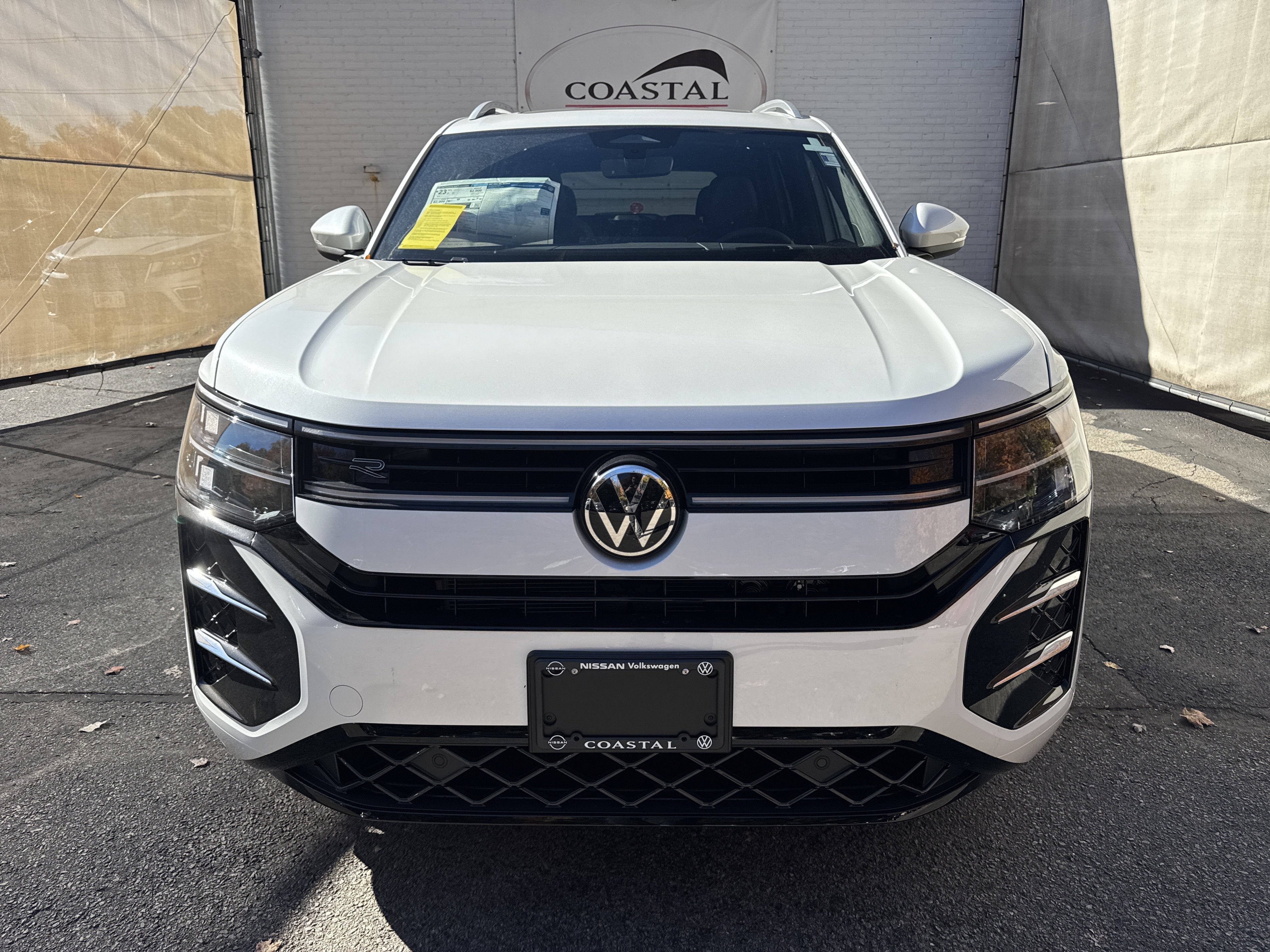 2027 Volkswagen Atlas SEL R-Line w/captains chairs
