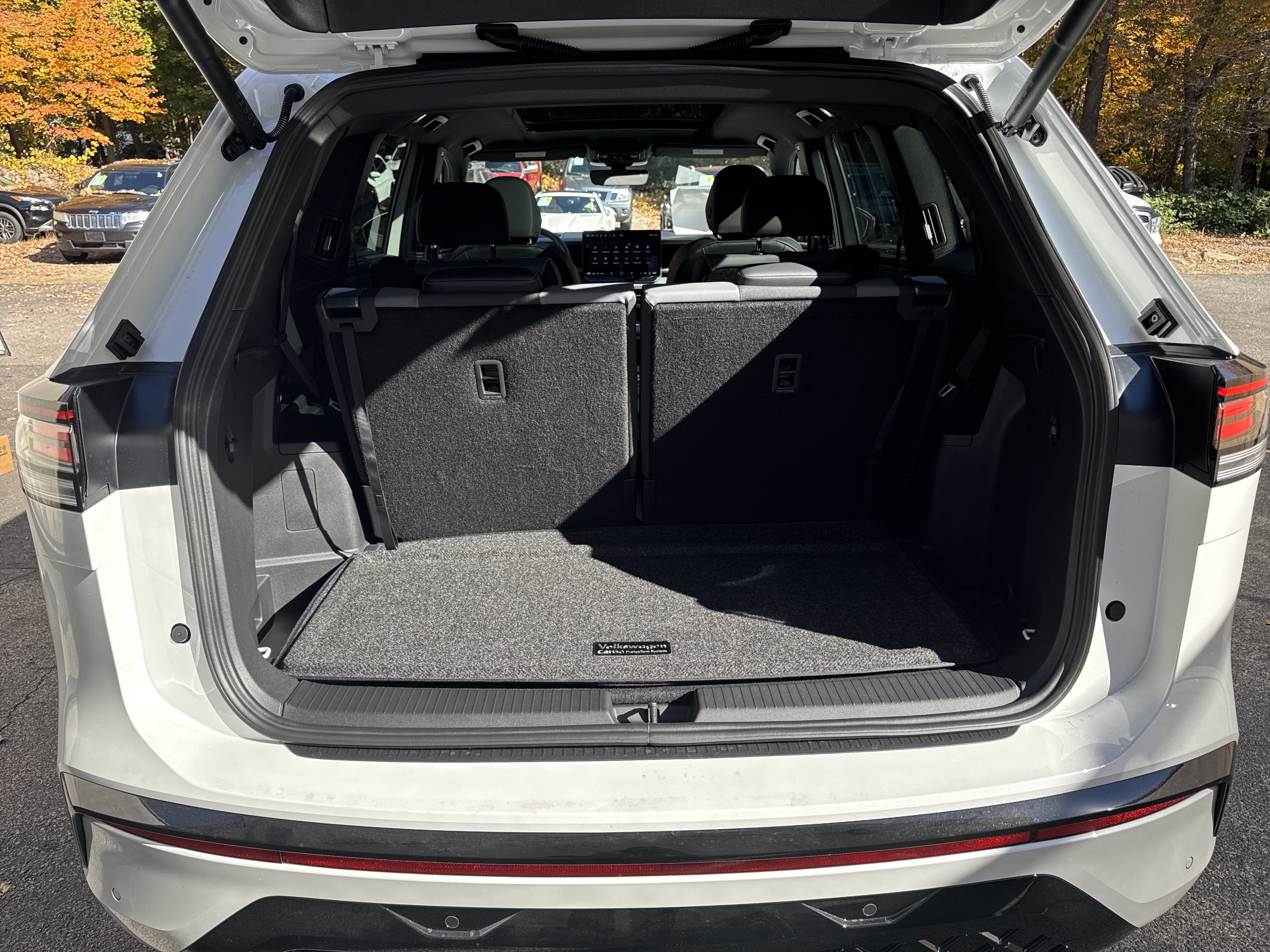 2027 Volkswagen Atlas SEL R-Line w/captains chairs