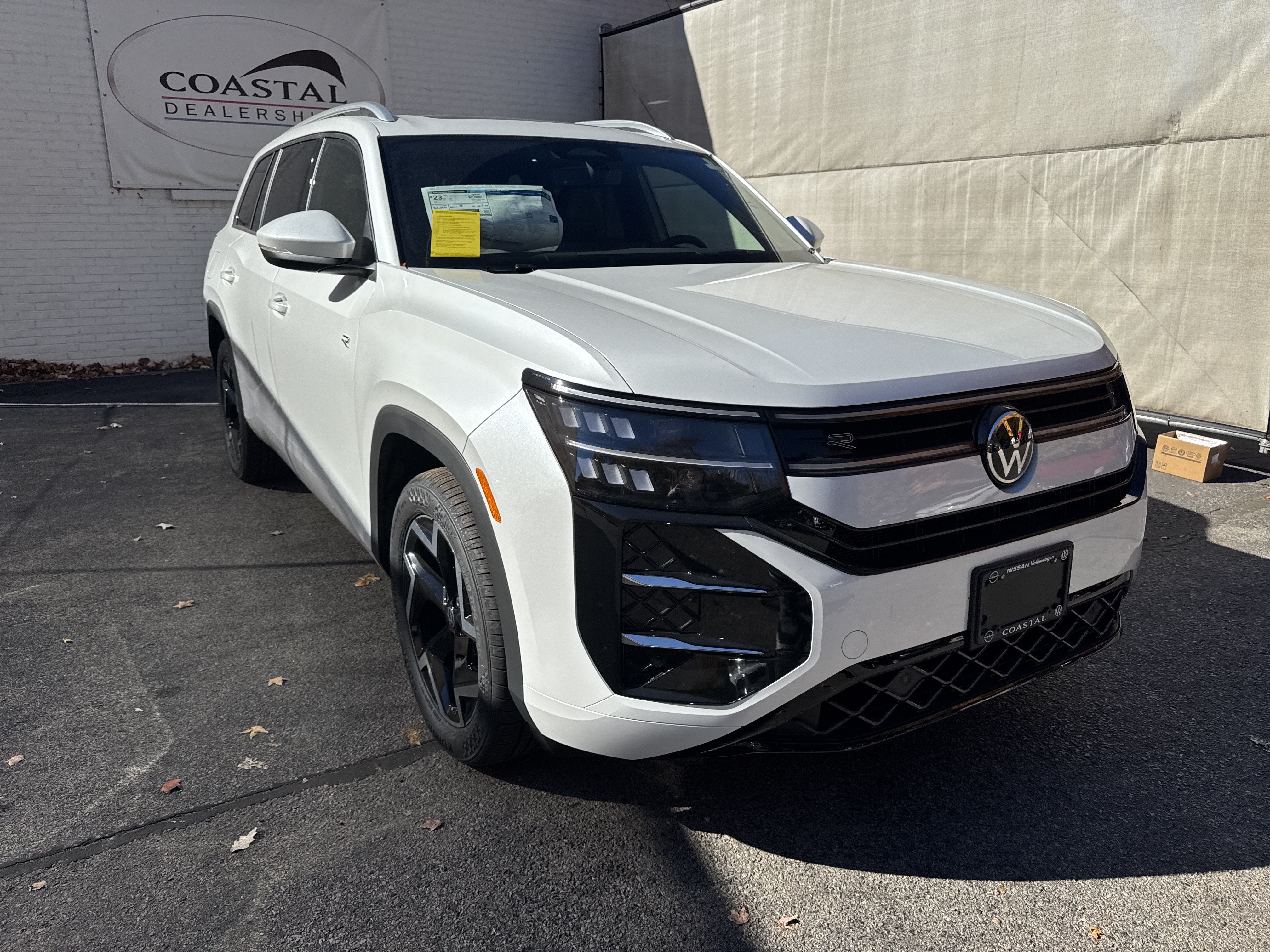 2027 Volkswagen Atlas SEL R-Line w/captains chairs
