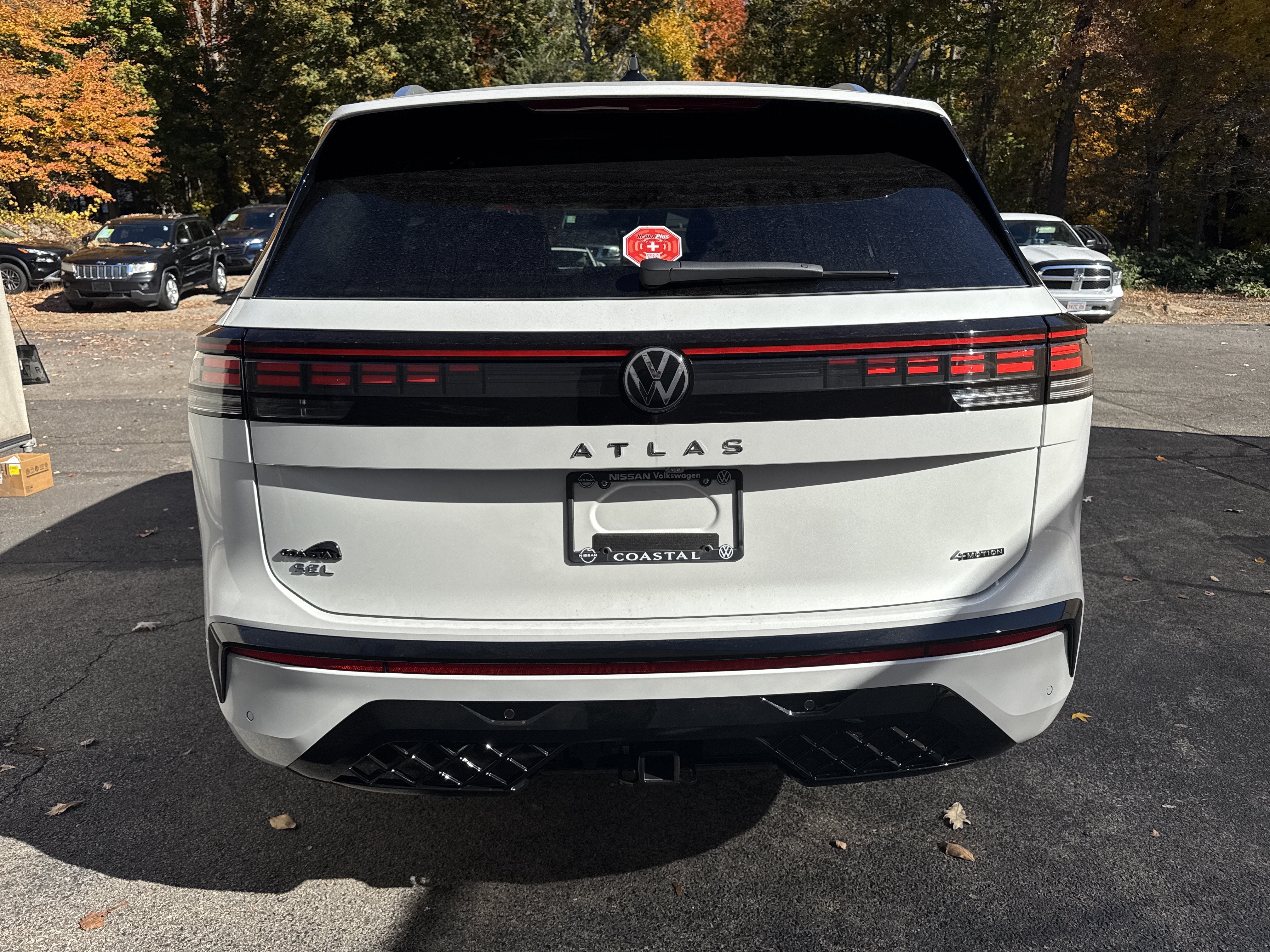 2027 Volkswagen Atlas SEL R-Line w/captains chairs