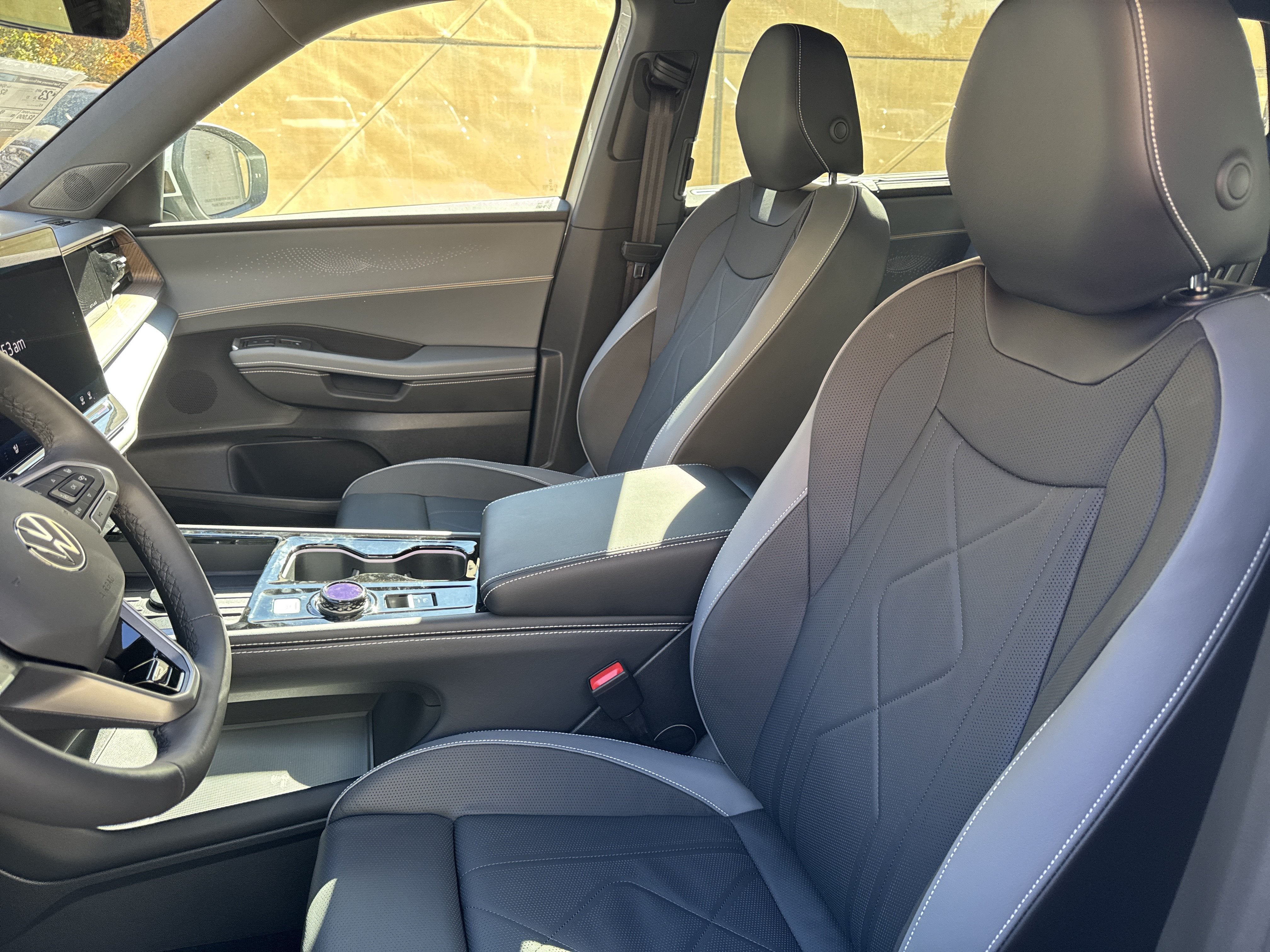 2027 Volkswagen Atlas SEL R-Line w/captains chairs
