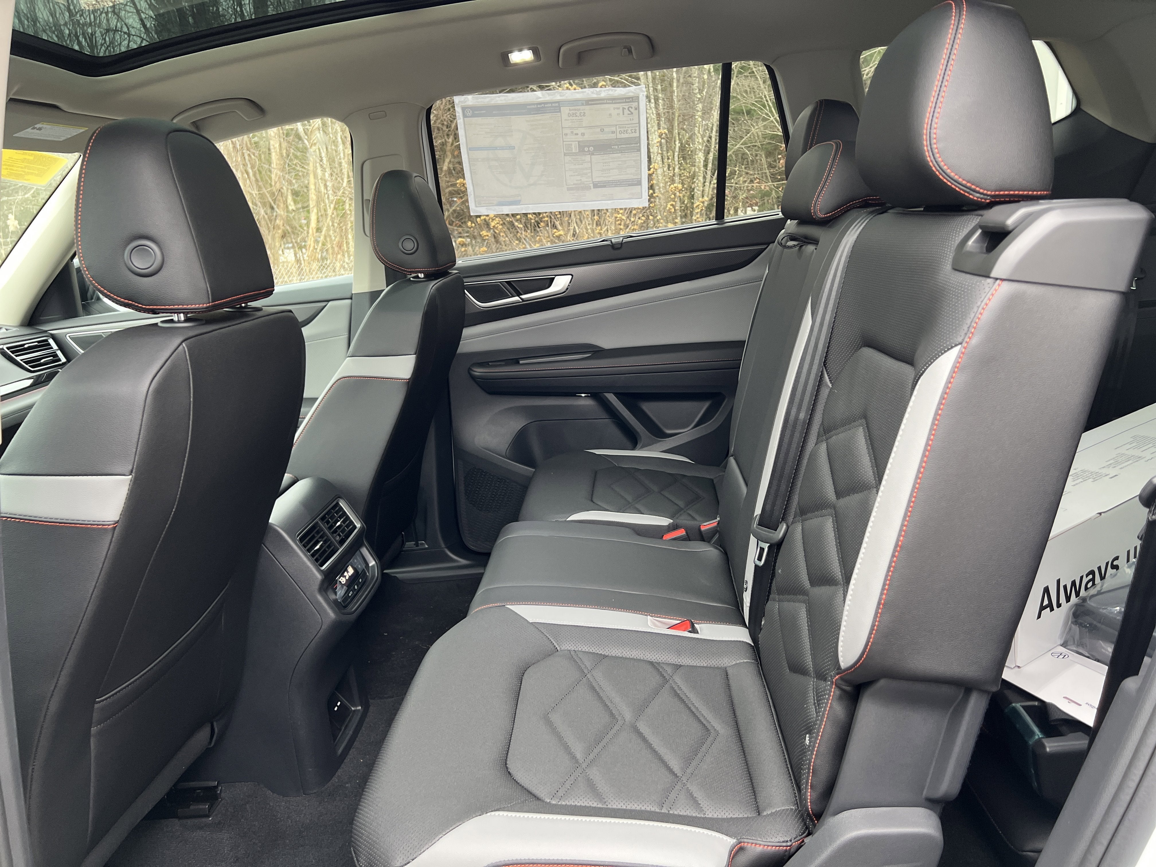 2026 Volkswagen Atlas 2.0T Peak Edition w/adventure package