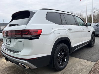 2026 Volkswagen Atlas 2.0T Peak Edition w/adventure package